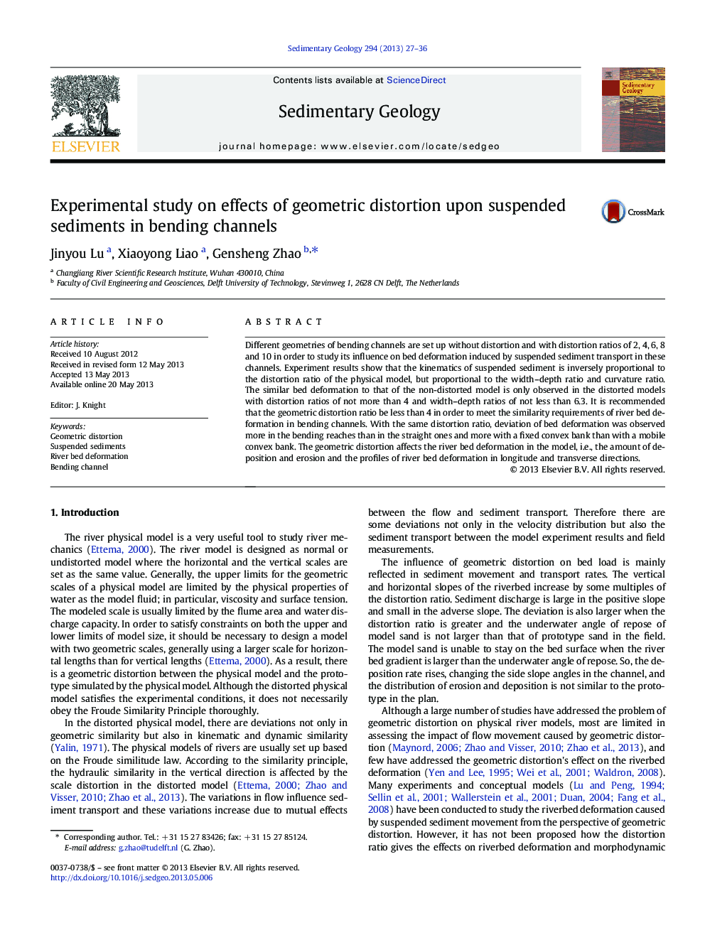 Experimental study on effects of geometric distortion upon suspended sediments in bending channels