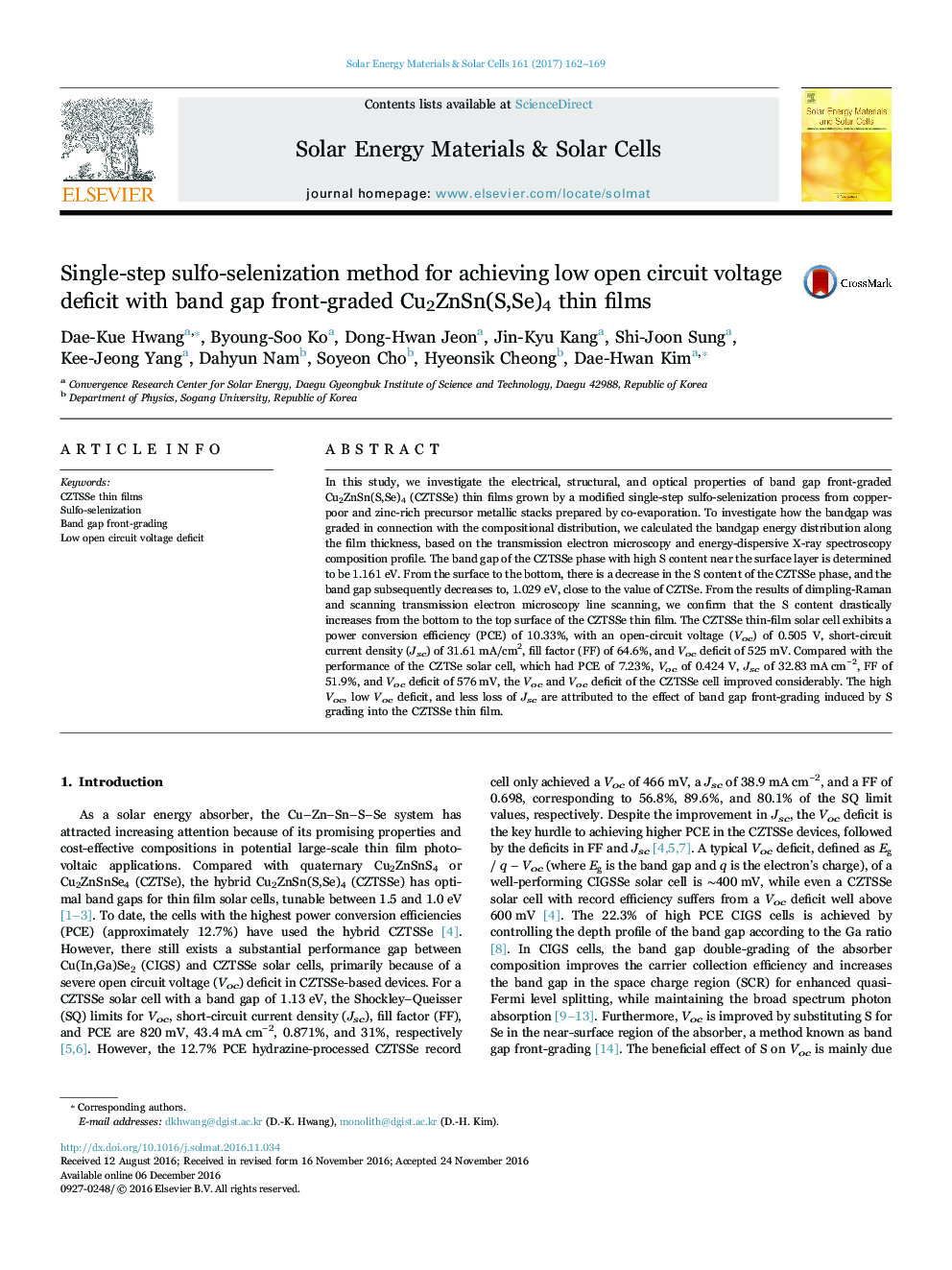 Single-step sulfo-selenization method for achieving low open circuit voltage deficit with band gap front-graded Cu2ZnSn(S,Se)4 thin films