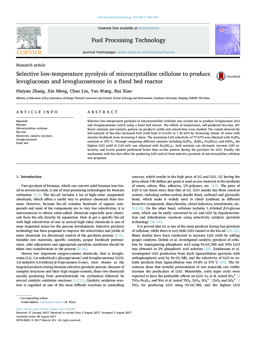 Selective low-temperature pyrolysis of microcrystalline cellulose to produce levoglucosan and levoglucosenone in a fixed bed reactor