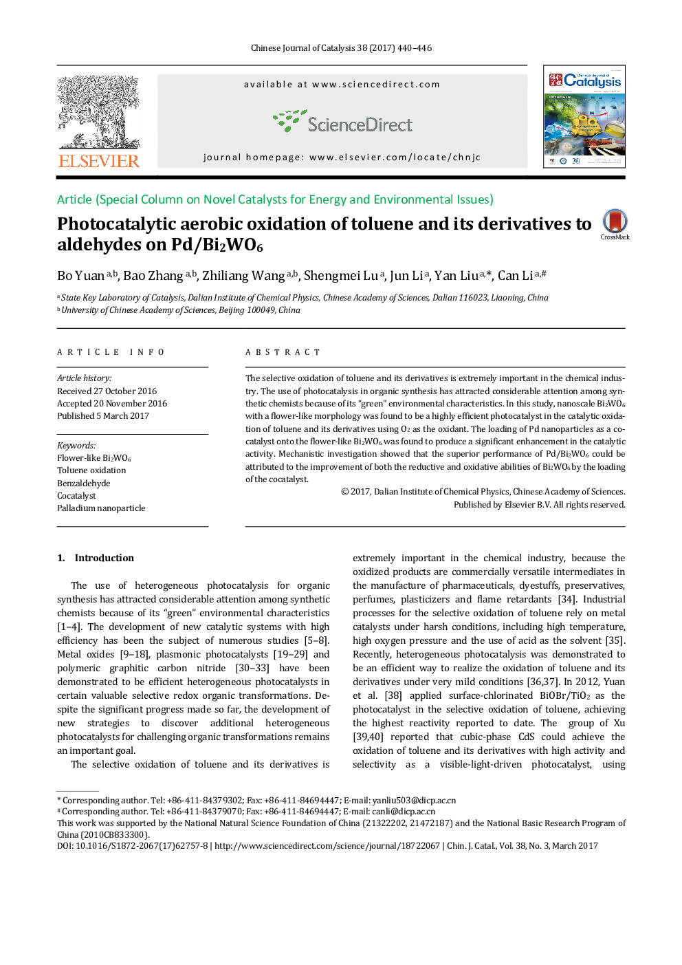 Photocatalytic aerobic oxidation of toluene and its derivatives to aldehydes on Pd/Bi2WO6