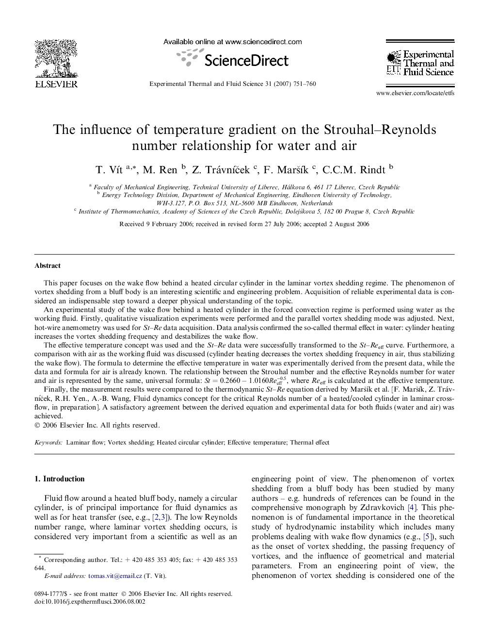 The influence of temperature gradient on the Strouhal–Reynolds number relationship for water and air