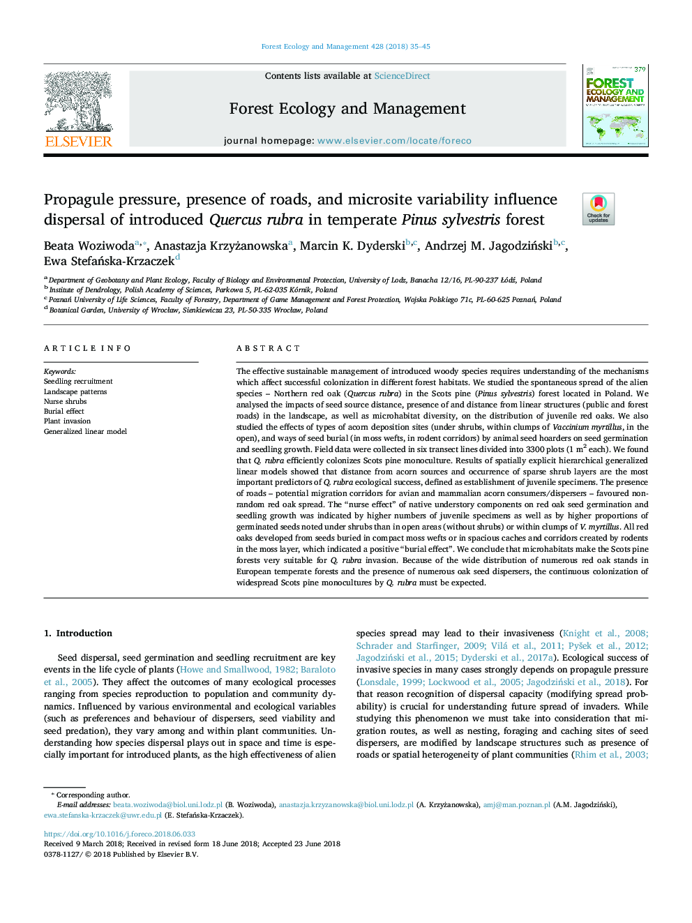 Propagule pressure, presence of roads, and microsite variability influence dispersal of introduced Quercus rubra in temperate Pinus sylvestris forest