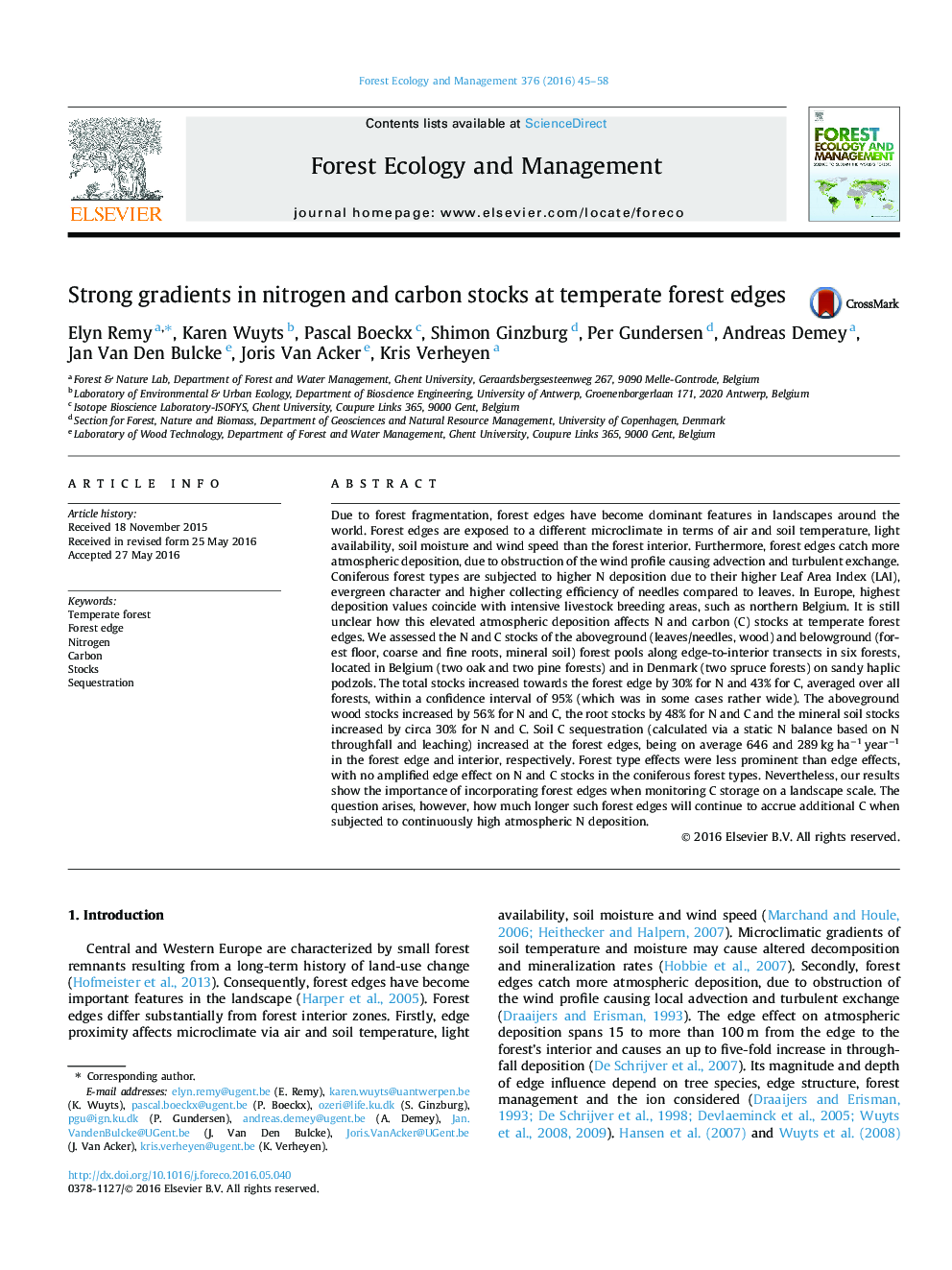 Strong gradients in nitrogen and carbon stocks at temperate forest edges