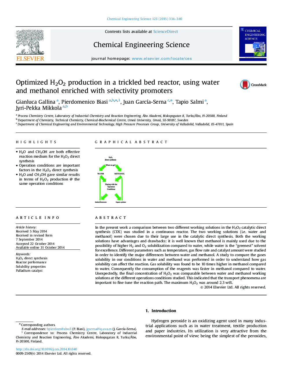 Optimized H2O2 production in a trickled bed reactor, using water and methanol enriched with selectivity promoters