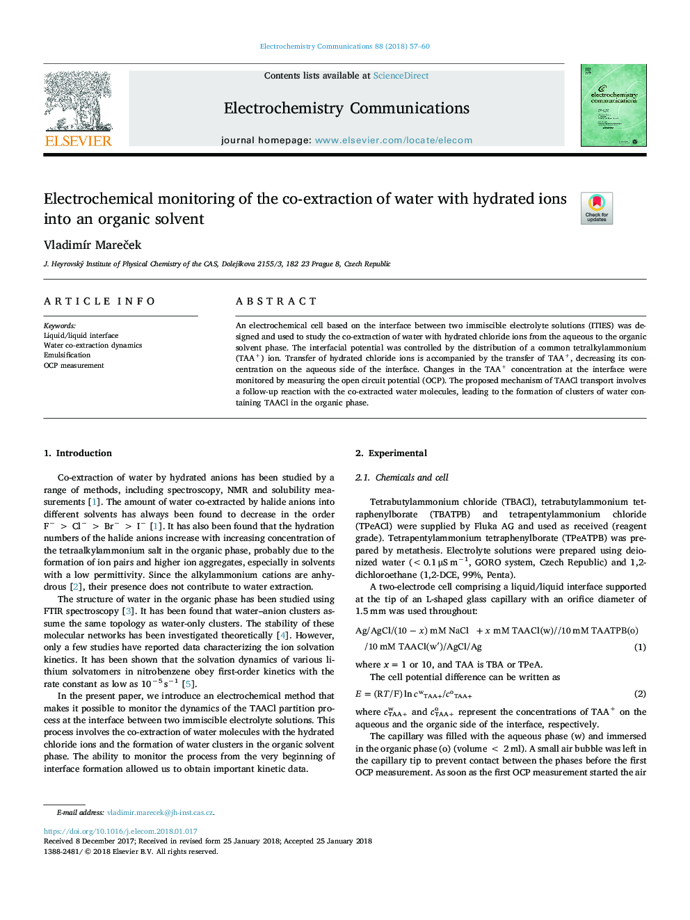 Electrochemical monitoring of the co-extraction of water with hydrated ions into an organic solvent