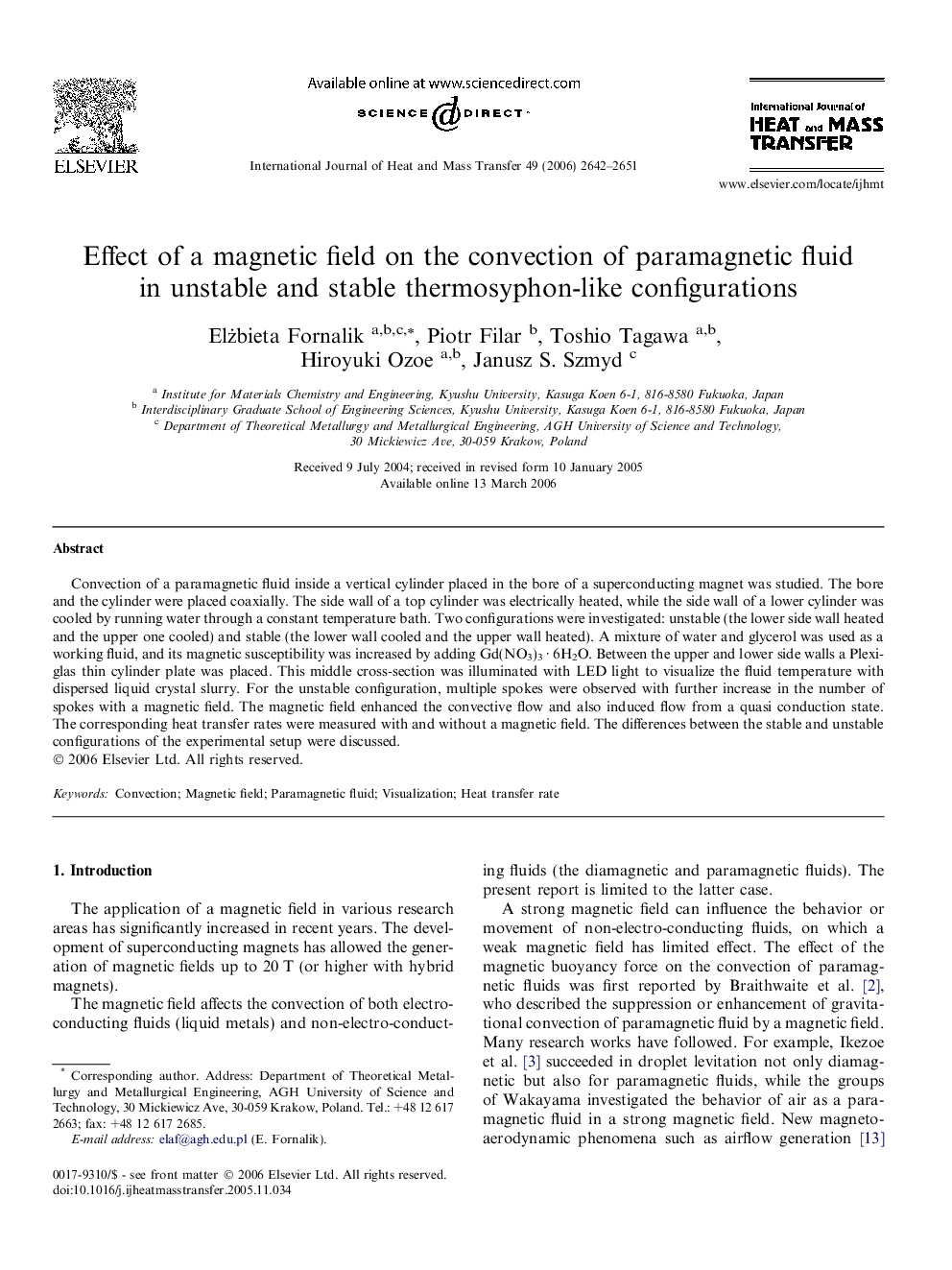 Effect of a magnetic field on the convection of paramagnetic fluid in unstable and stable thermosyphon-like configurations