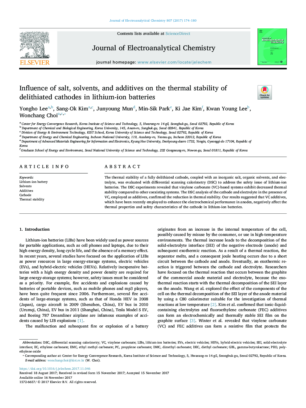 Influence of salt, solvents, and additives on the thermal stability of delithiated cathodes in lithium-ion batteries