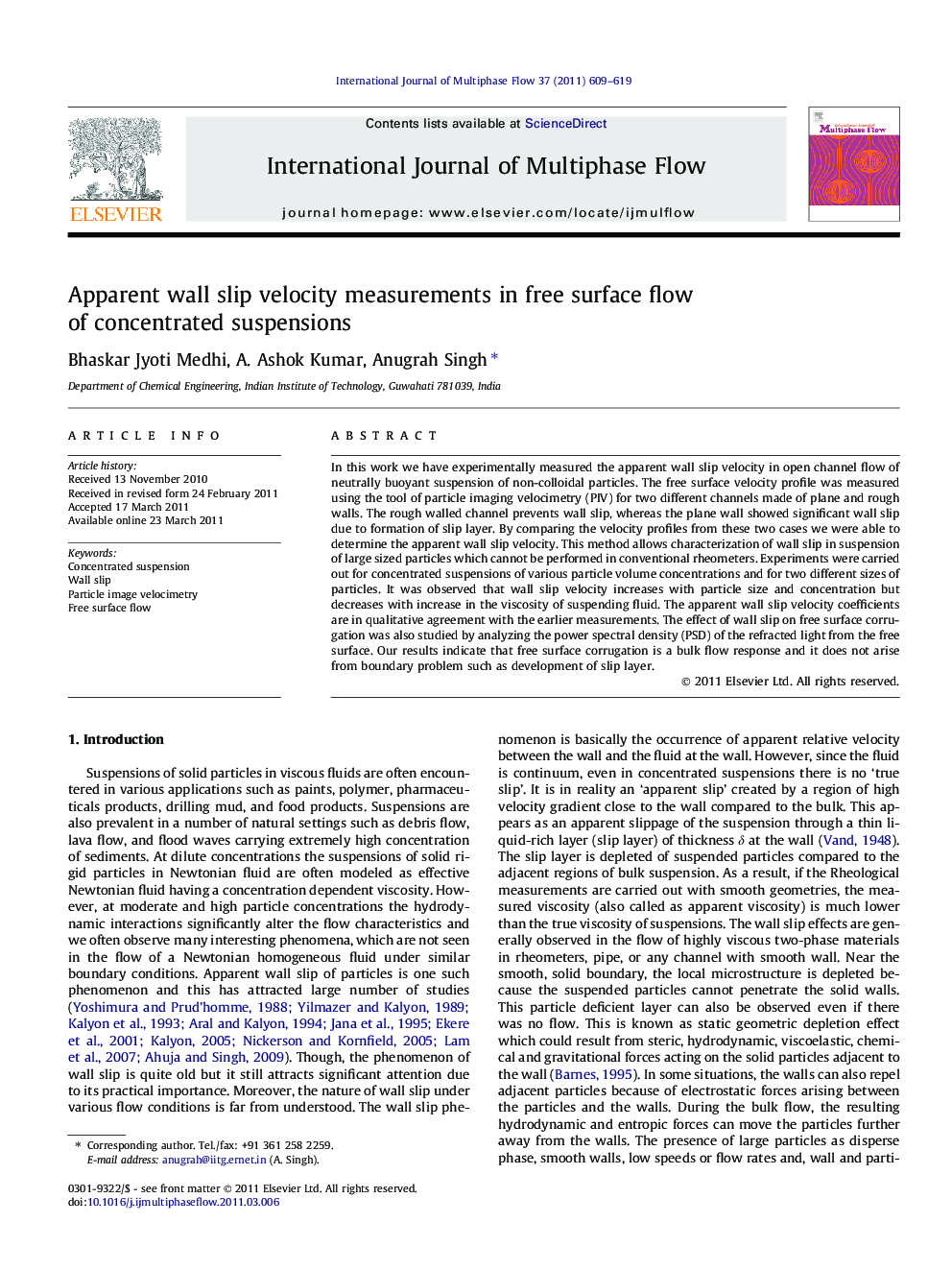 Apparent wall slip velocity measurements in free surface flow of concentrated suspensions