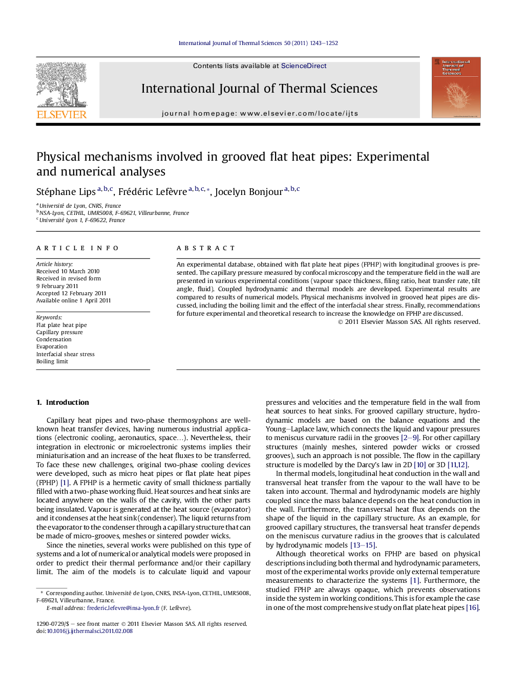 Physical mechanisms involved in grooved flat heat pipes: Experimental and numerical analyses