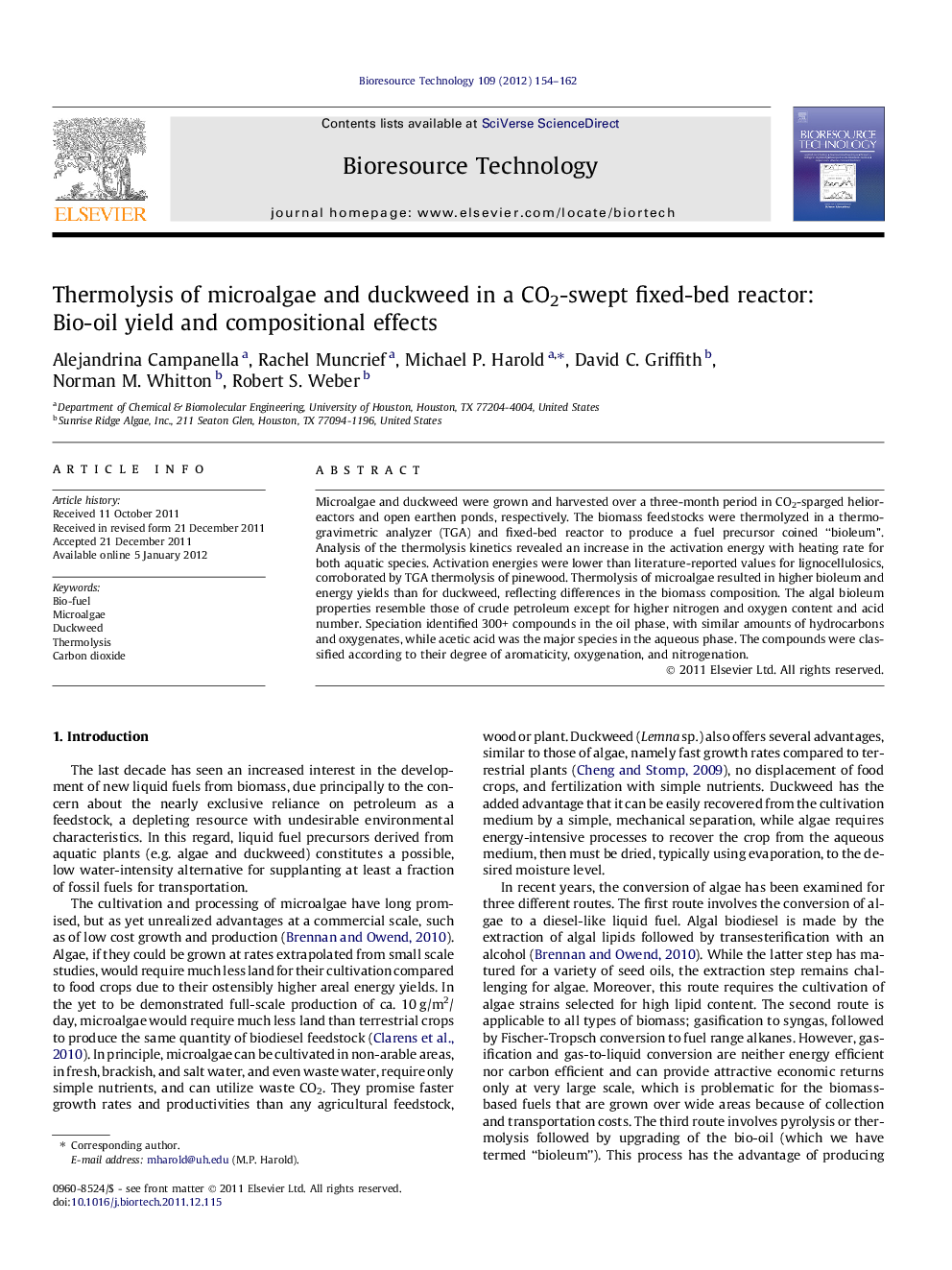 Thermolysis of microalgae and duckweed in a CO2-swept fixed-bed reactor: Bio-oil yield and compositional effects