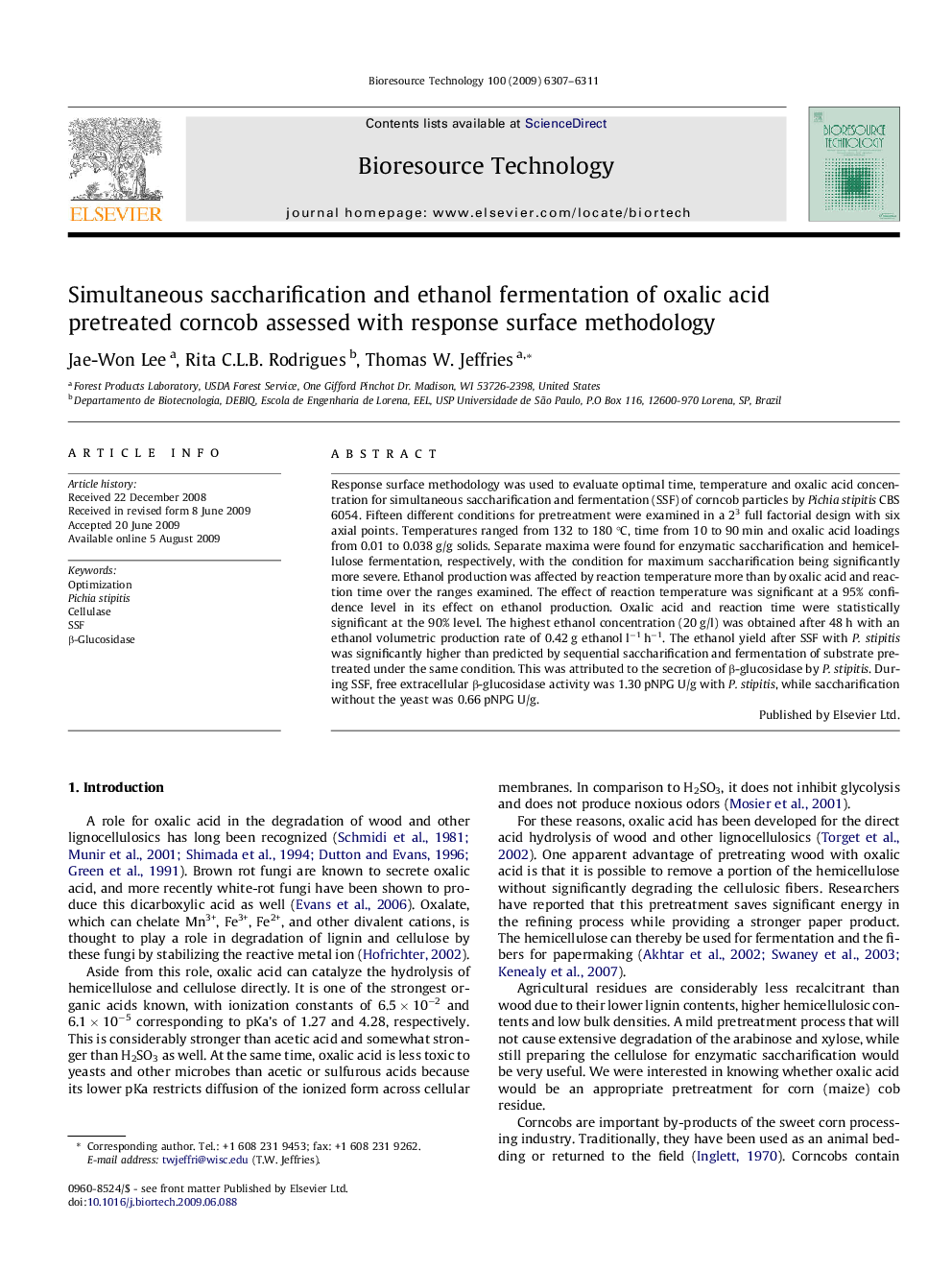 Simultaneous saccharification and ethanol fermentation of oxalic acid pretreated corncob assessed with response surface methodology