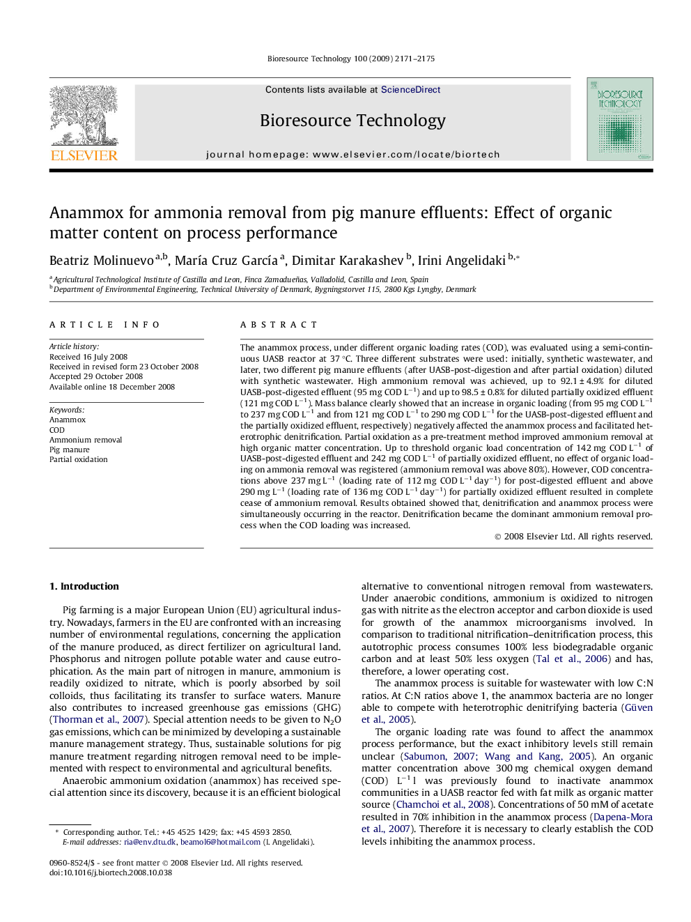 Anammox for ammonia removal from pig manure effluents: Effect of organic matter content on process performance