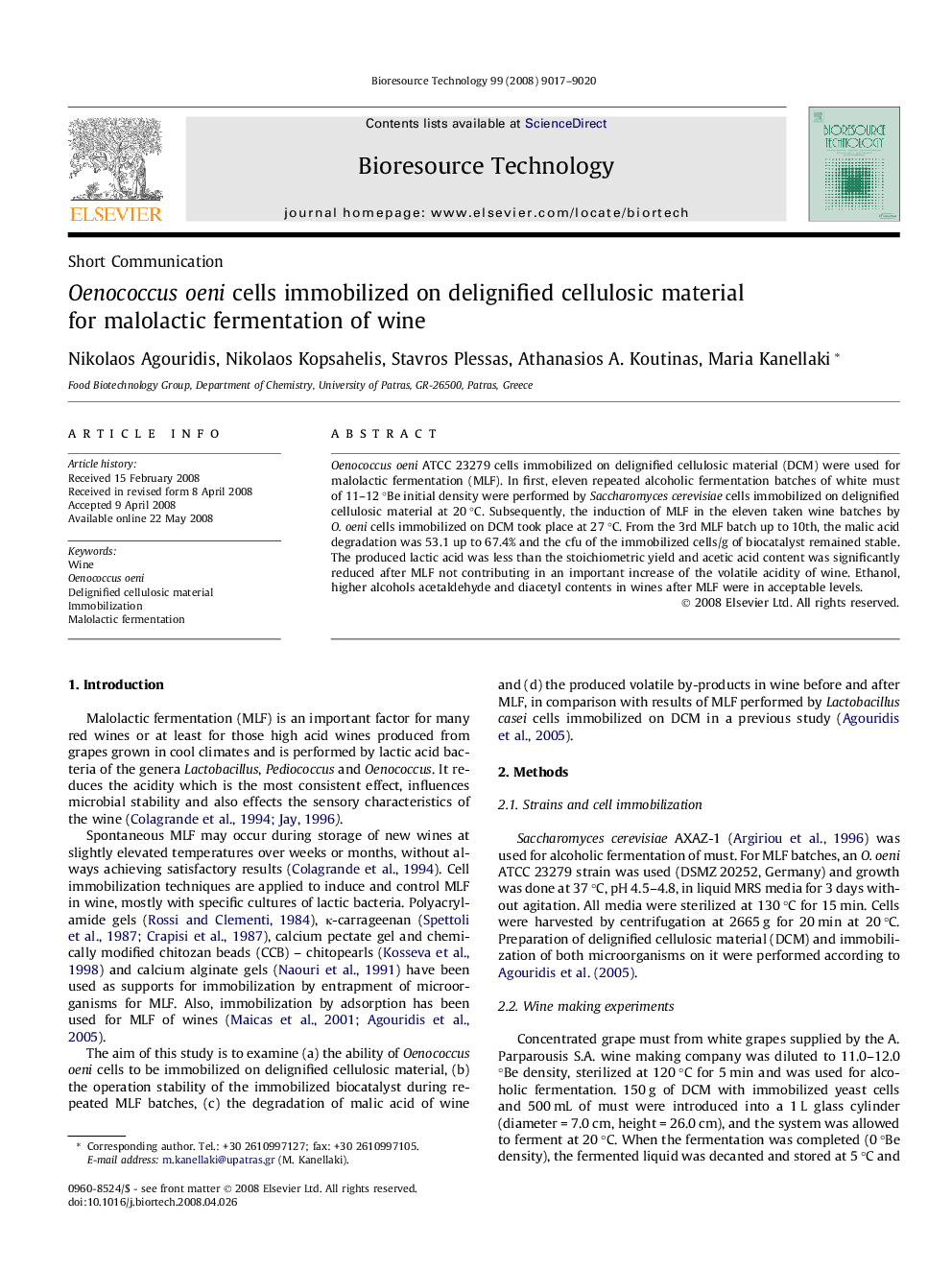 Oenococcus oeni cells immobilized on delignified cellulosic material for malolactic fermentation of wine