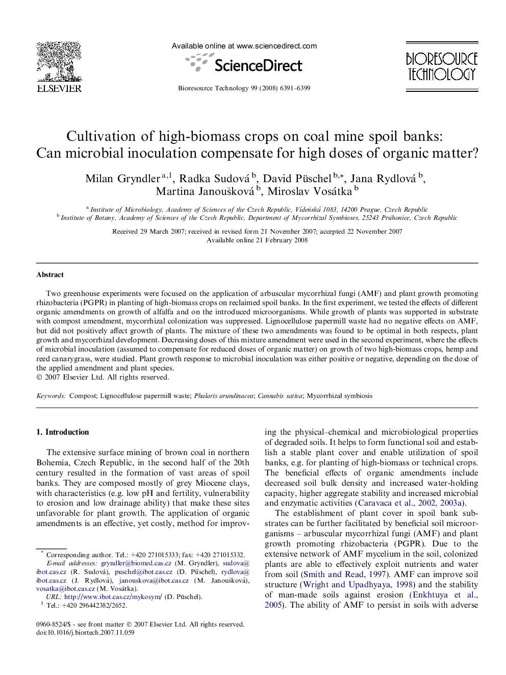 Cultivation of high-biomass crops on coal mine spoil banks: Can microbial inoculation compensate for high doses of organic matter?