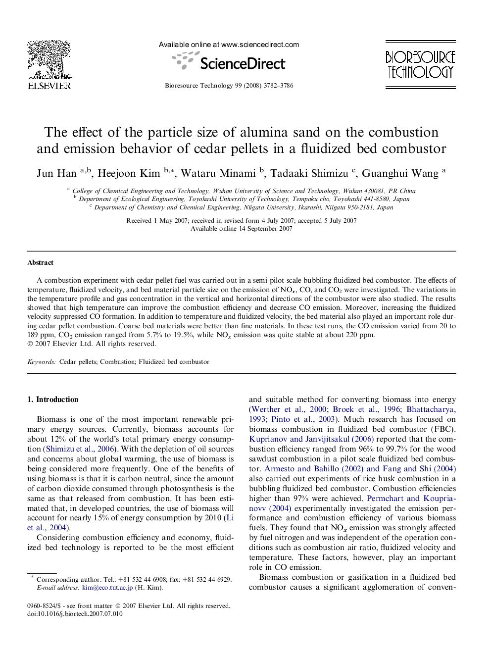 The effect of the particle size of alumina sand on the combustion and emission behavior of cedar pellets in a fluidized bed combustor