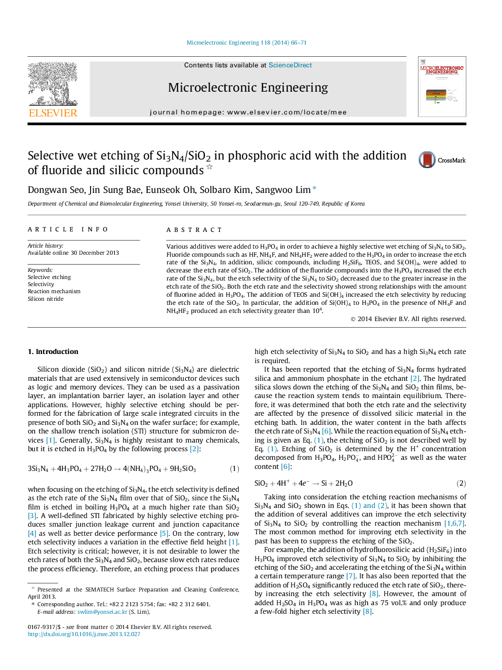 Selective wet etching of Si3N4/SiO2 in phosphoric acid with the addition of fluoride and silicic compounds