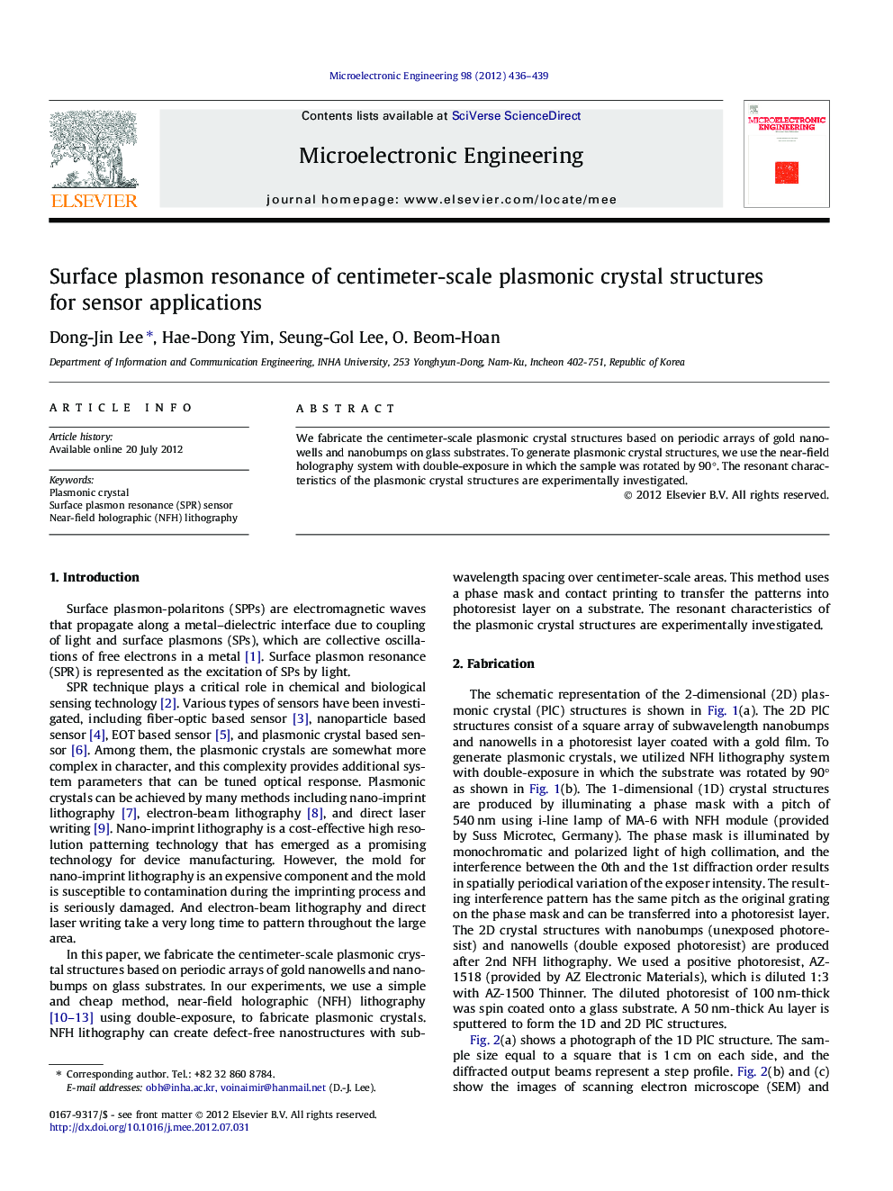 Surface plasmon resonance of centimeter-scale plasmonic crystal structures for sensor applications