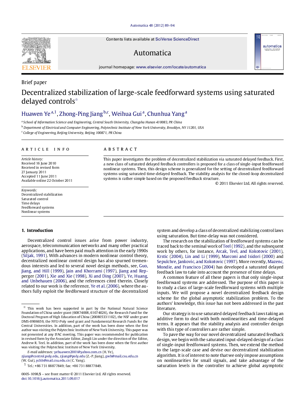 Decentralized stabilization of large-scale feedforward systems using saturated delayed controls 