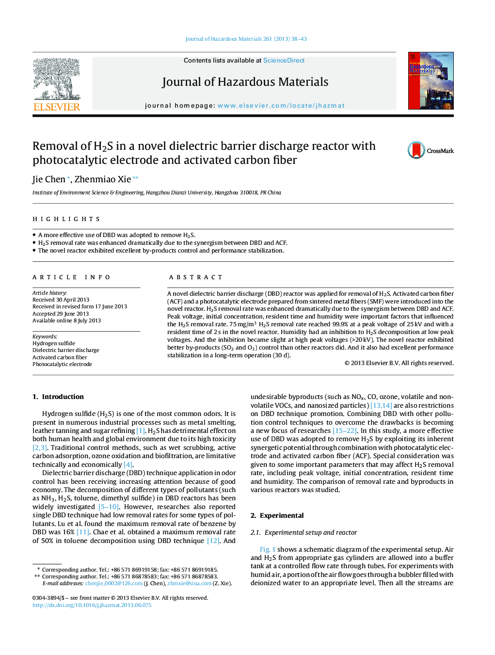 Removal of H2S in a novel dielectric barrier discharge reactor with photocatalytic electrode and activated carbon fiber