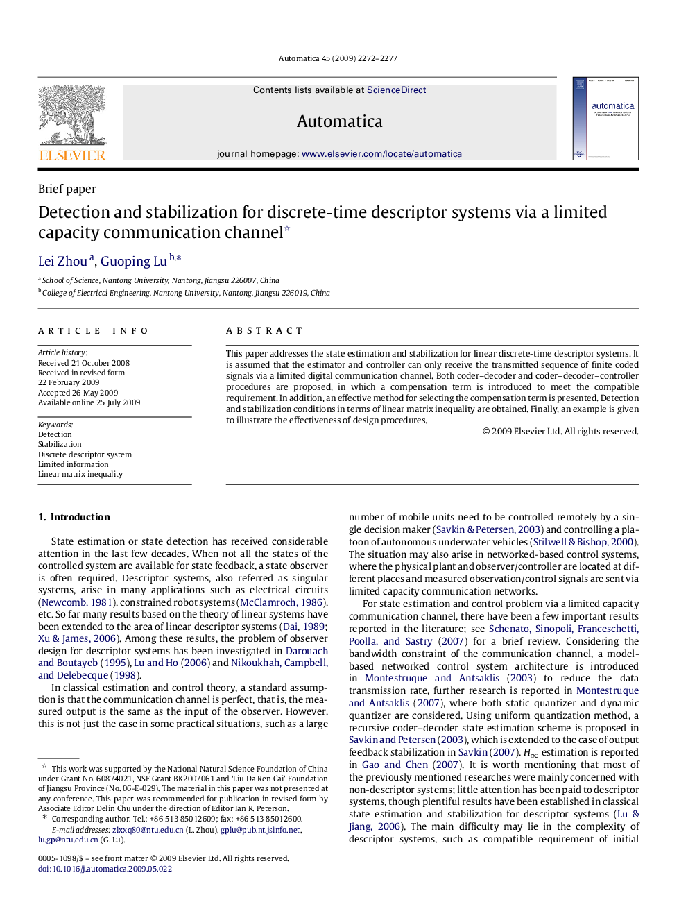 Detection and stabilization for discrete-time descriptor systems via a limited capacity communication channel 