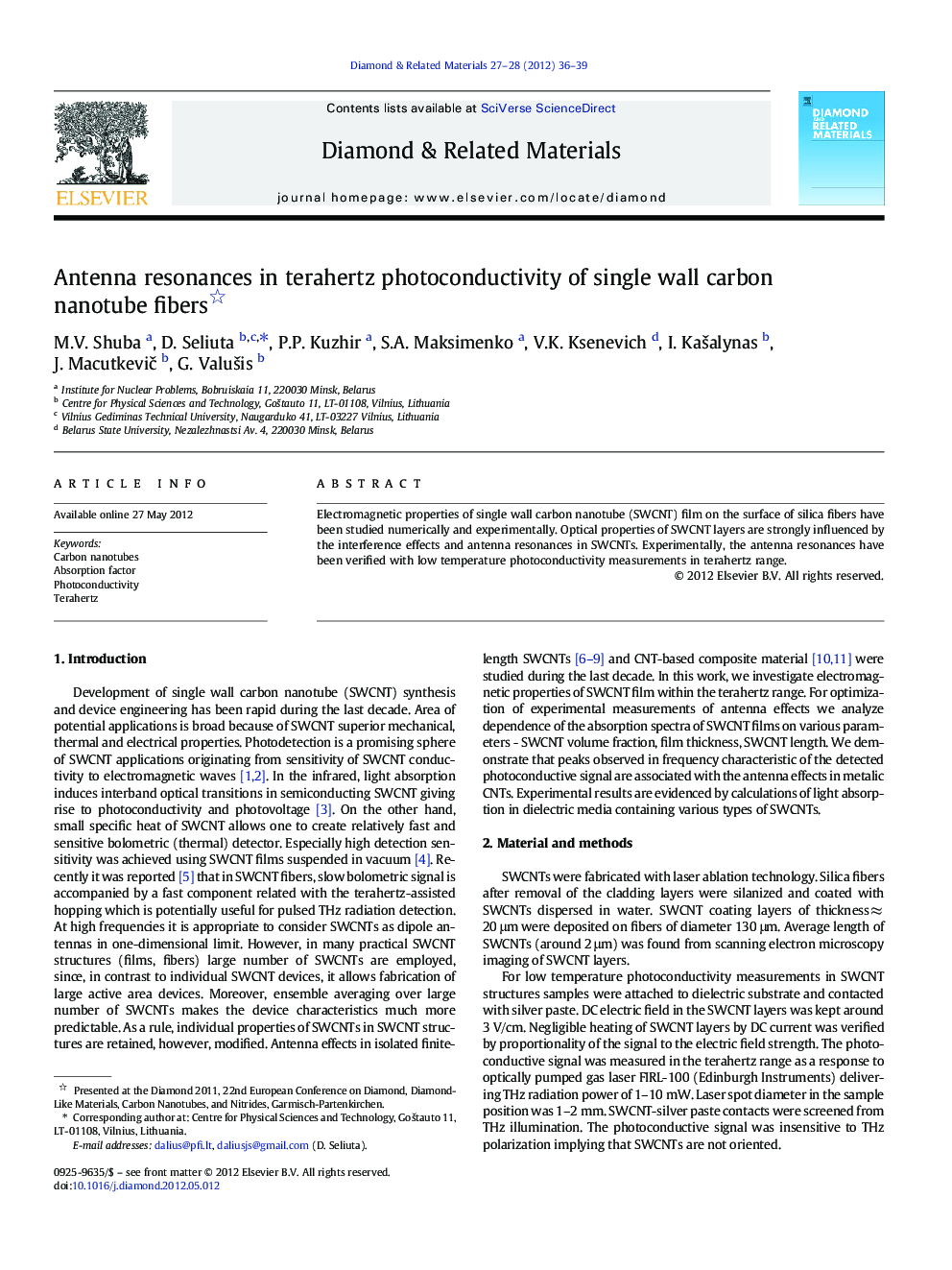 Antenna resonances in terahertz photoconductivity of single wall carbon nanotube fibers 