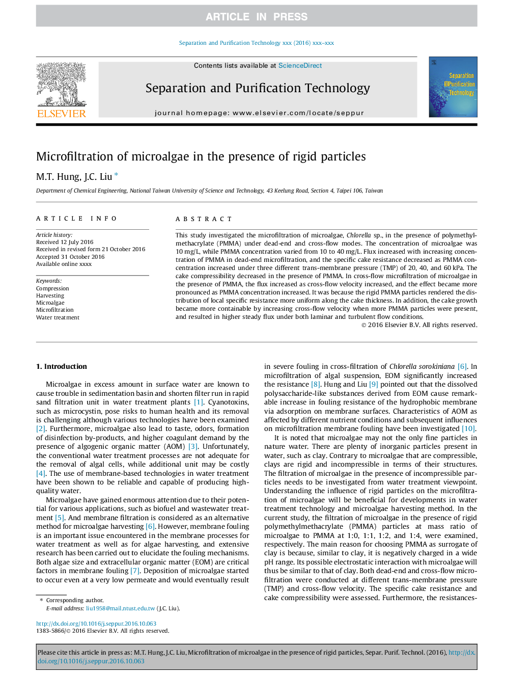 Microfiltration of microalgae in the presence of rigid particles