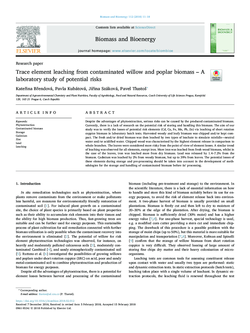 Trace element leaching from contaminated willow and poplar biomass - A laboratory study of potential risks