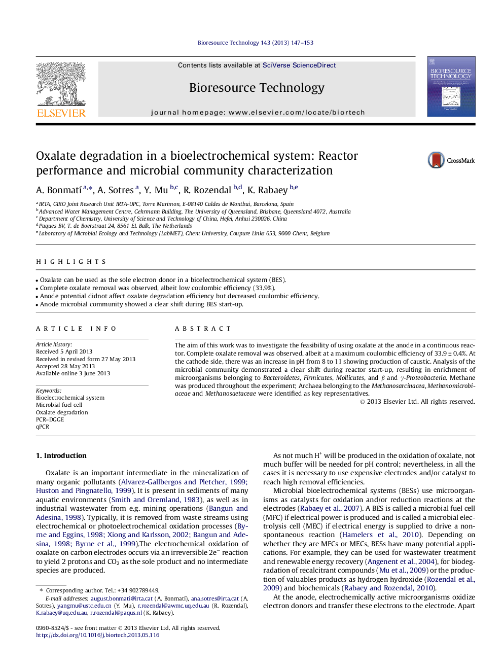 Oxalate degradation in a bioelectrochemical system: Reactor performance and microbial community characterization