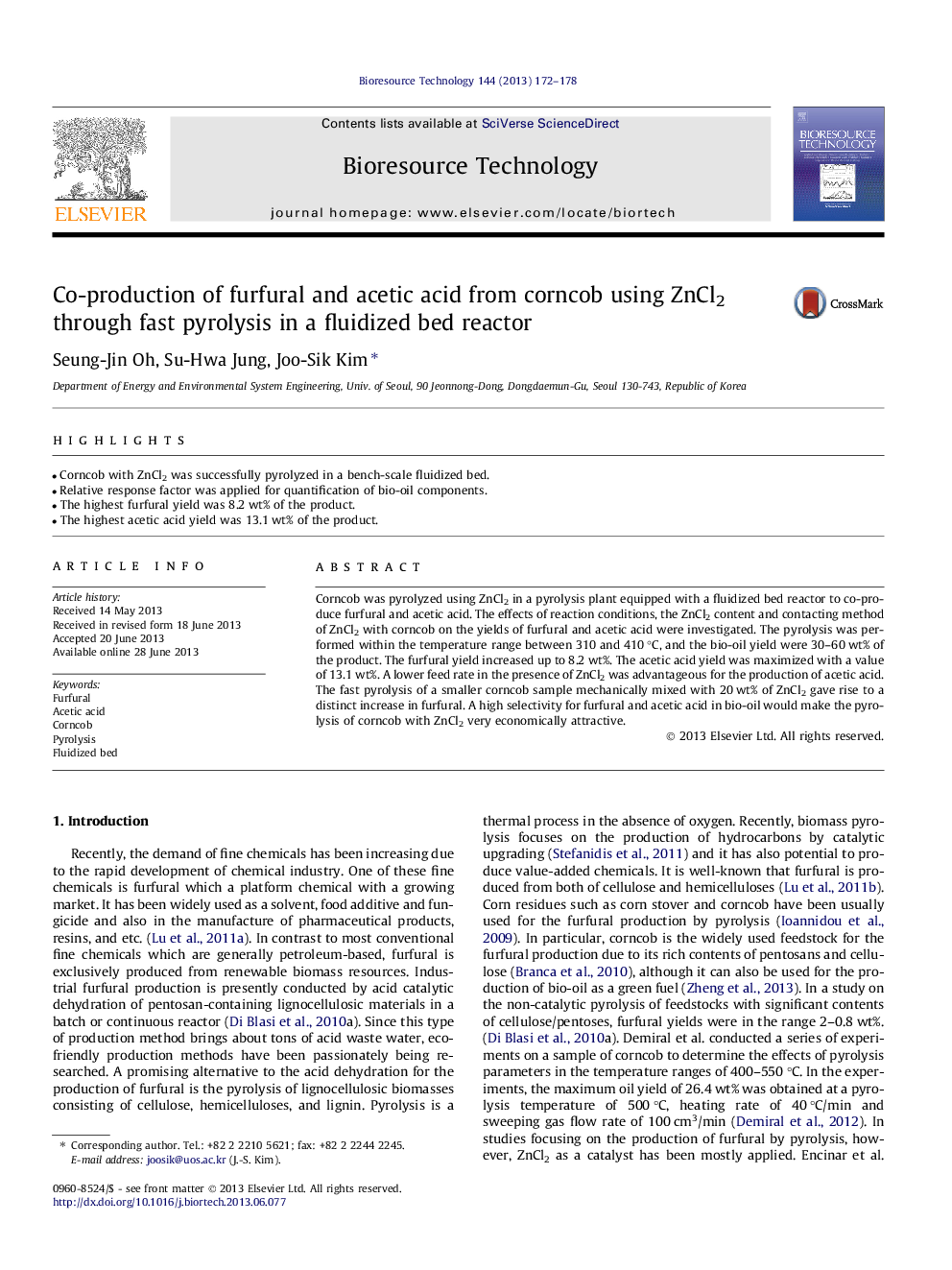 Co-production of furfural and acetic acid from corncob using ZnCl2 through fast pyrolysis in a fluidized bed reactor