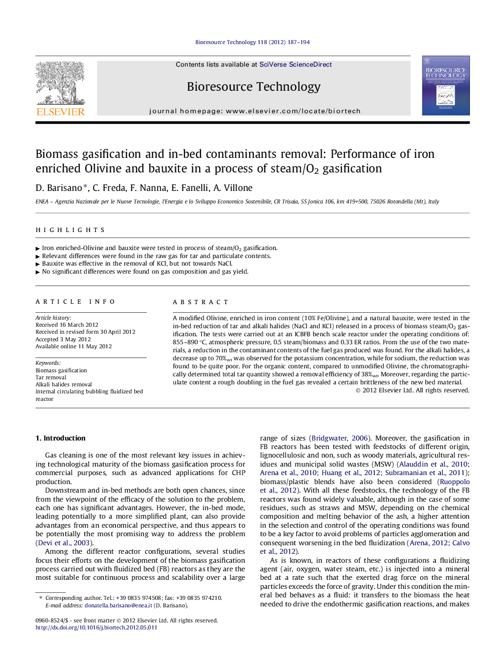 Biomass gasification and in-bed contaminants removal: Performance of iron enriched Olivine and bauxite in a process of steam/O2 gasification