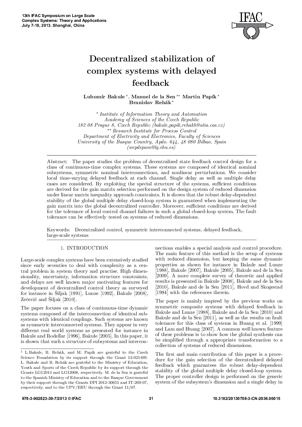 Decentralized stabilization of complex systems with delayed feedback