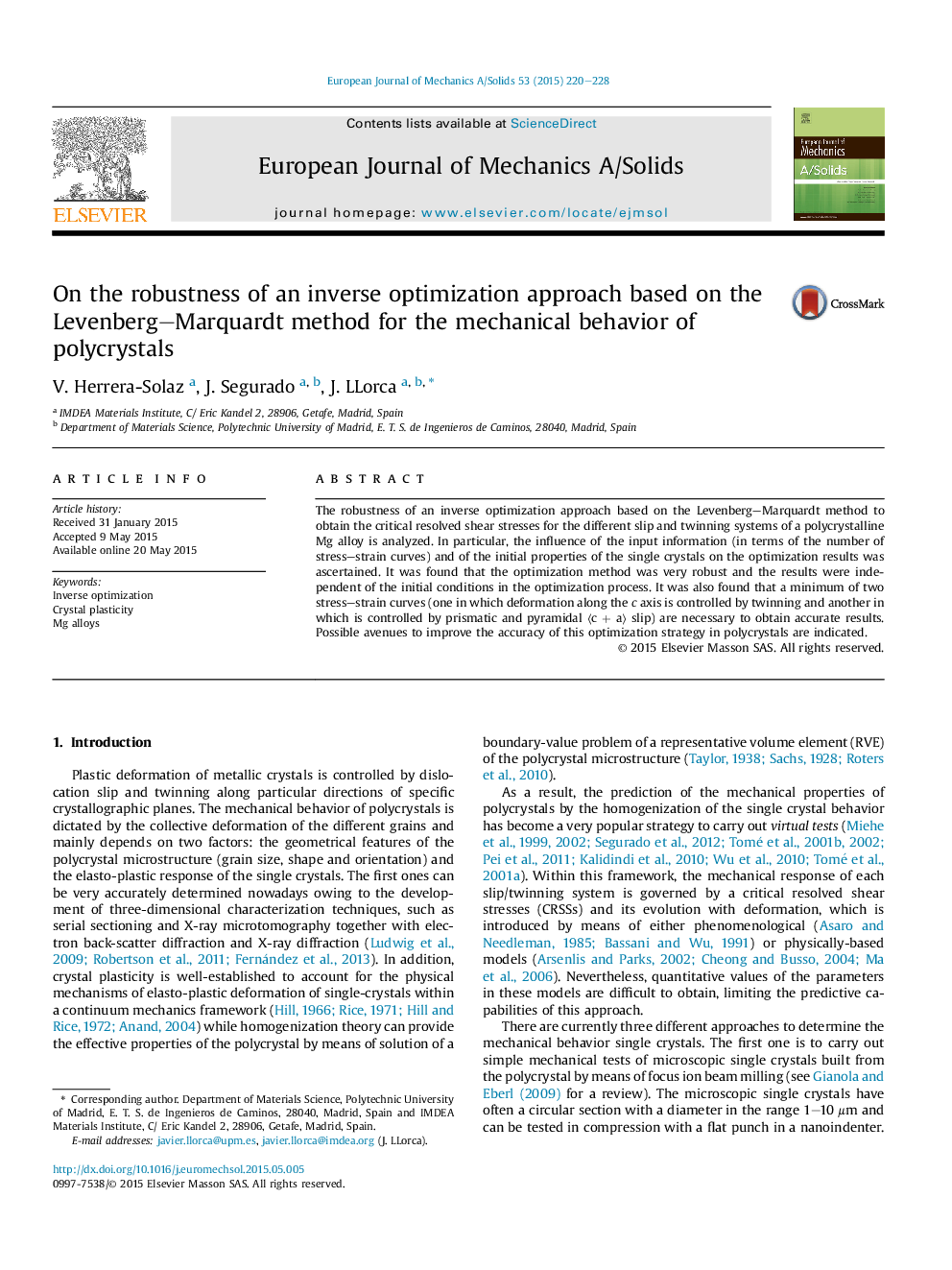 On the robustness of an inverse optimization approach based on the Levenberg-Marquardt method for the mechanical behavior of polycrystals