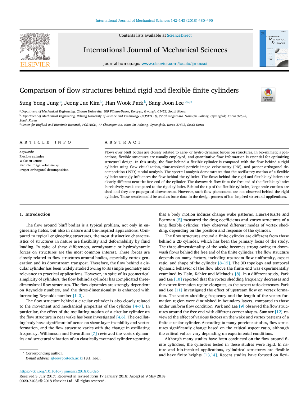 Comparison of flow structures behind rigid and flexible finite cylinders