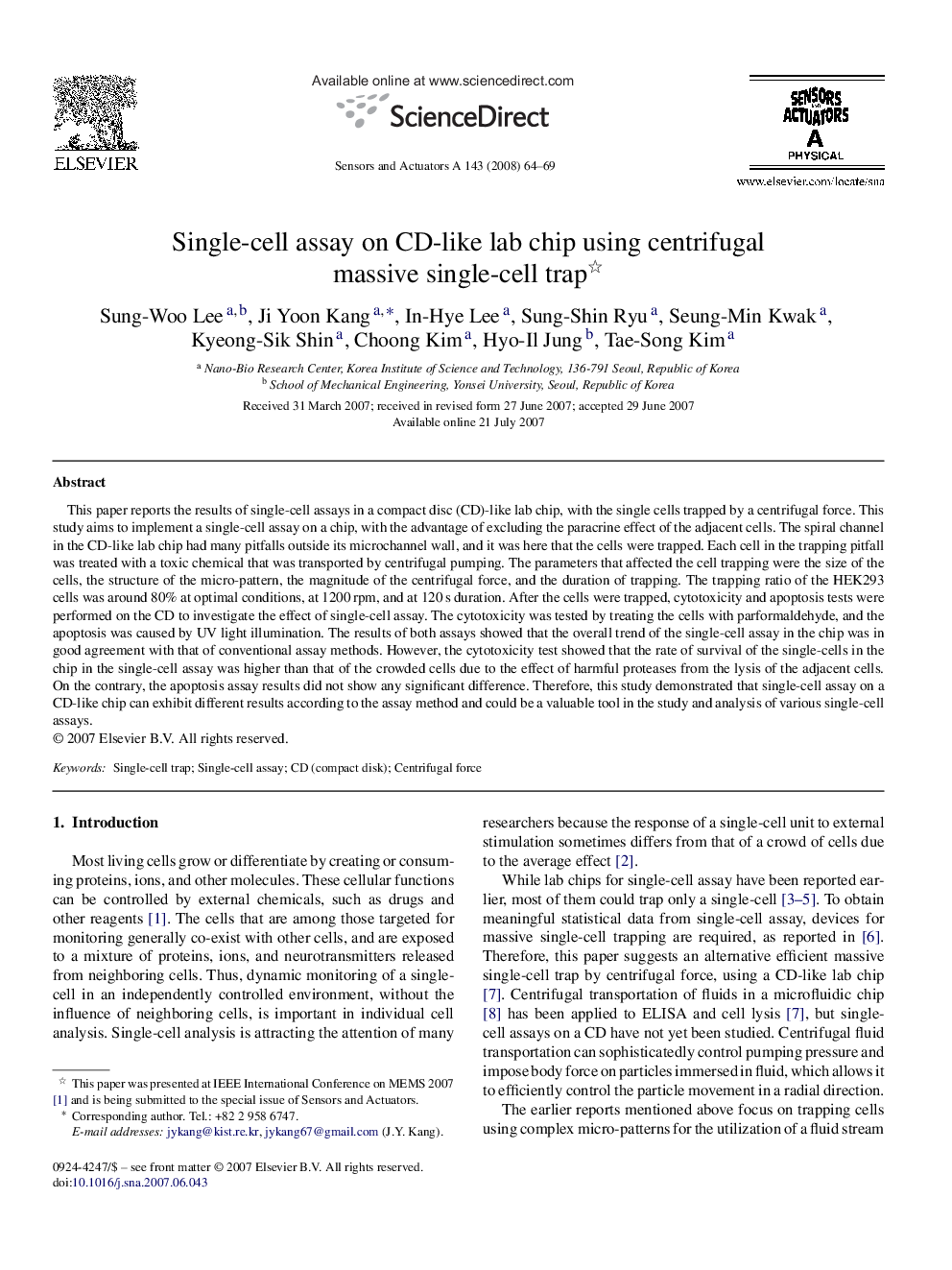 Single-cell assay on CD-like lab chip using centrifugal massive single-cell trap 