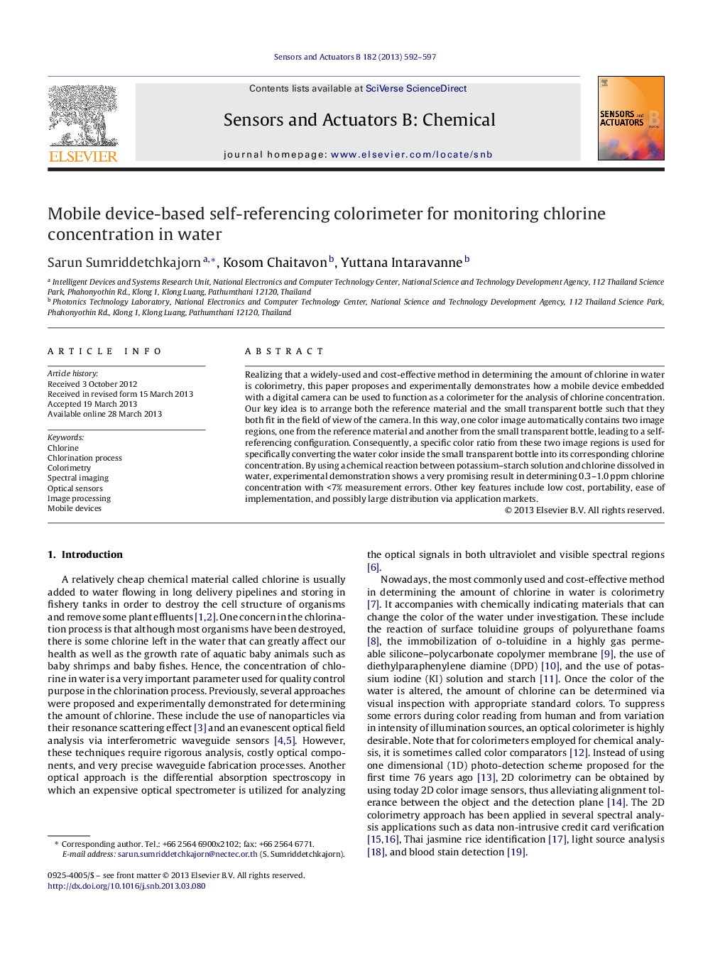 Mobile device-based self-referencing colorimeter for monitoring chlorine concentration in water