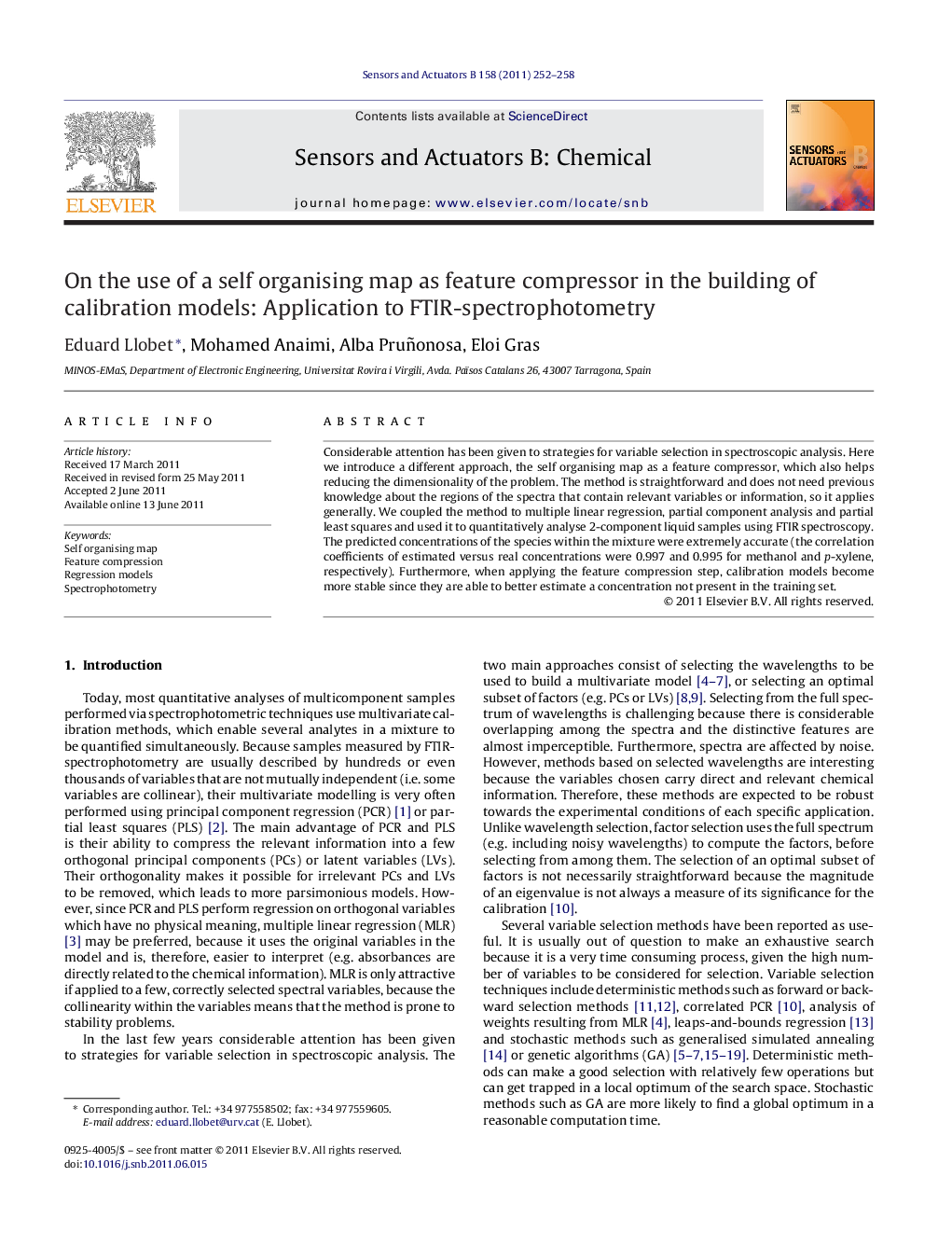 On the use of a self organising map as feature compressor in the building of calibration models: Application to FTIR-spectrophotometry