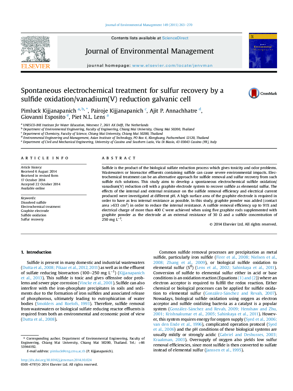 Spontaneous electrochemical treatment for sulfur recovery by a sulfide oxidation/vanadium(V) reduction galvanic cell