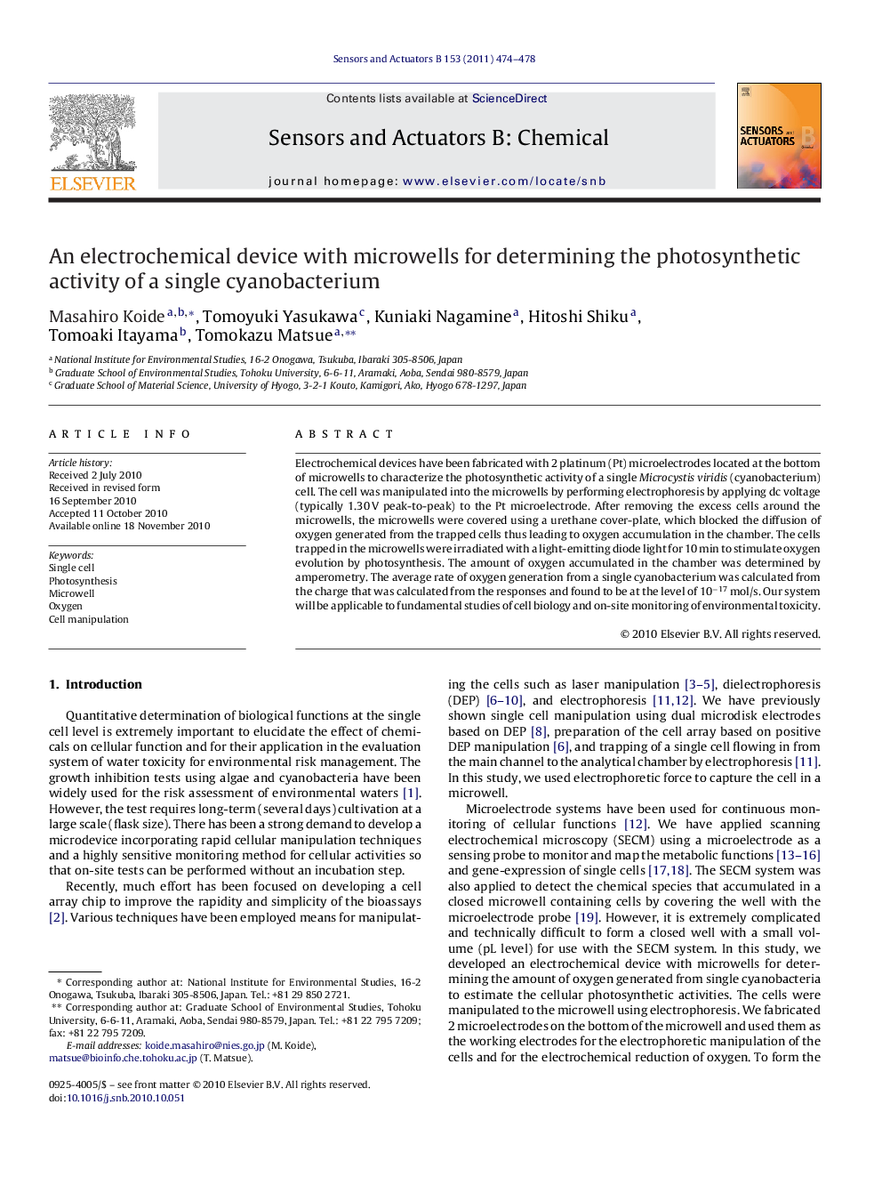 An electrochemical device with microwells for determining the photosynthetic activity of a single cyanobacterium