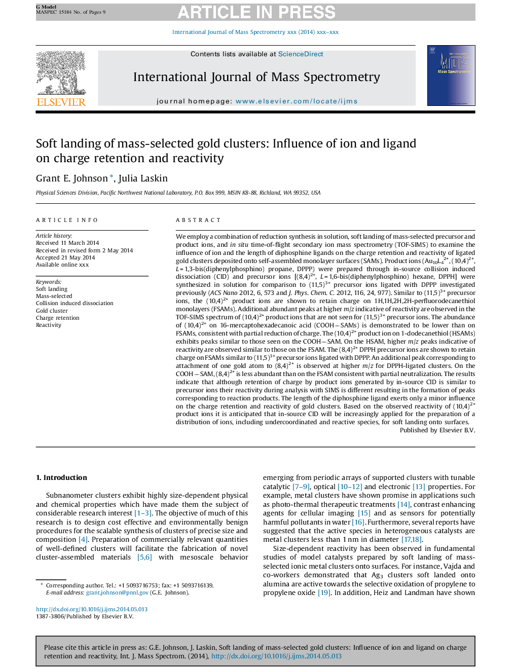 Soft landing of mass-selected gold clusters: Influence of ion and ligand on charge retention and reactivity