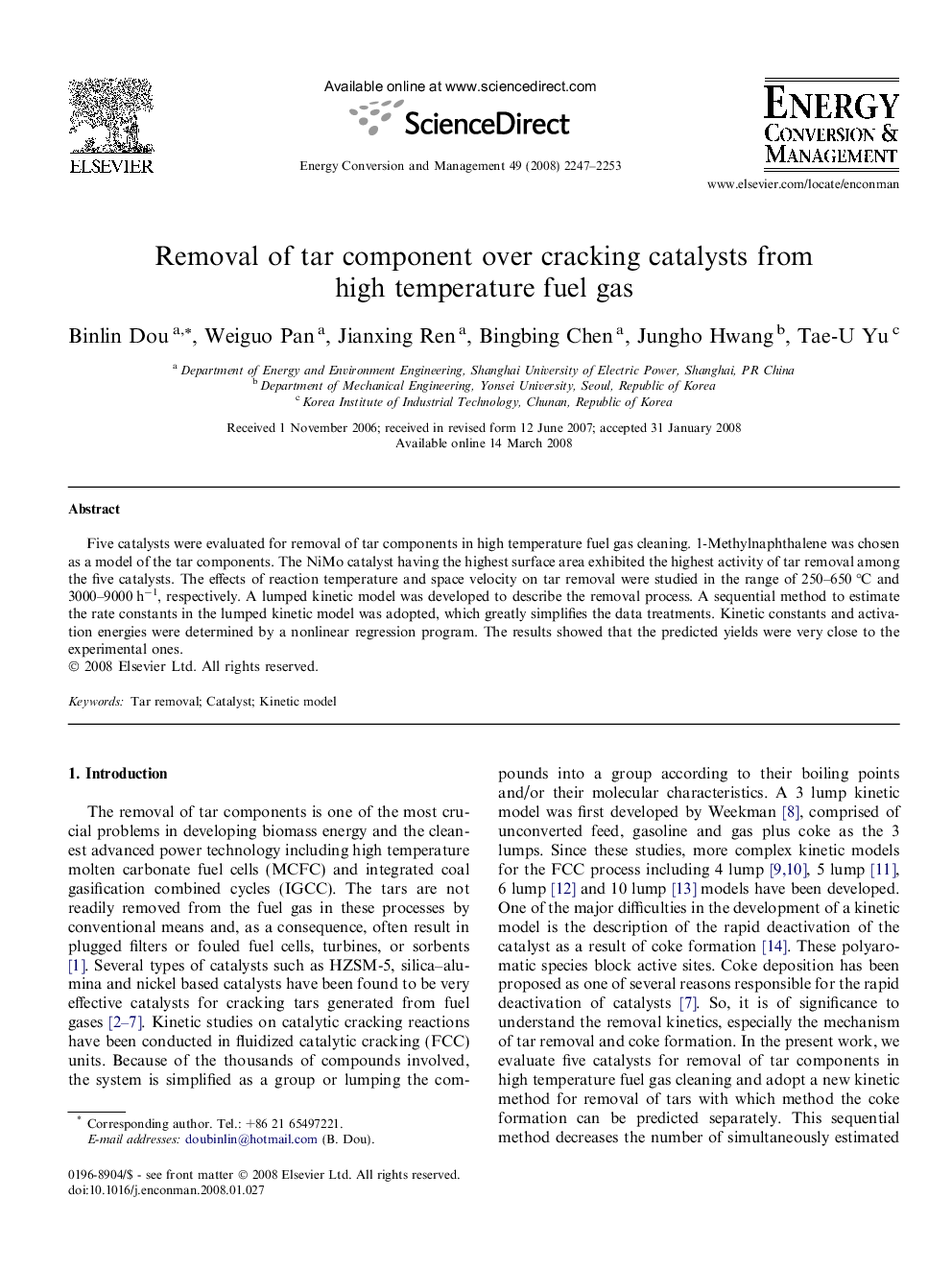 Removal of tar component over cracking catalysts from high temperature fuel gas