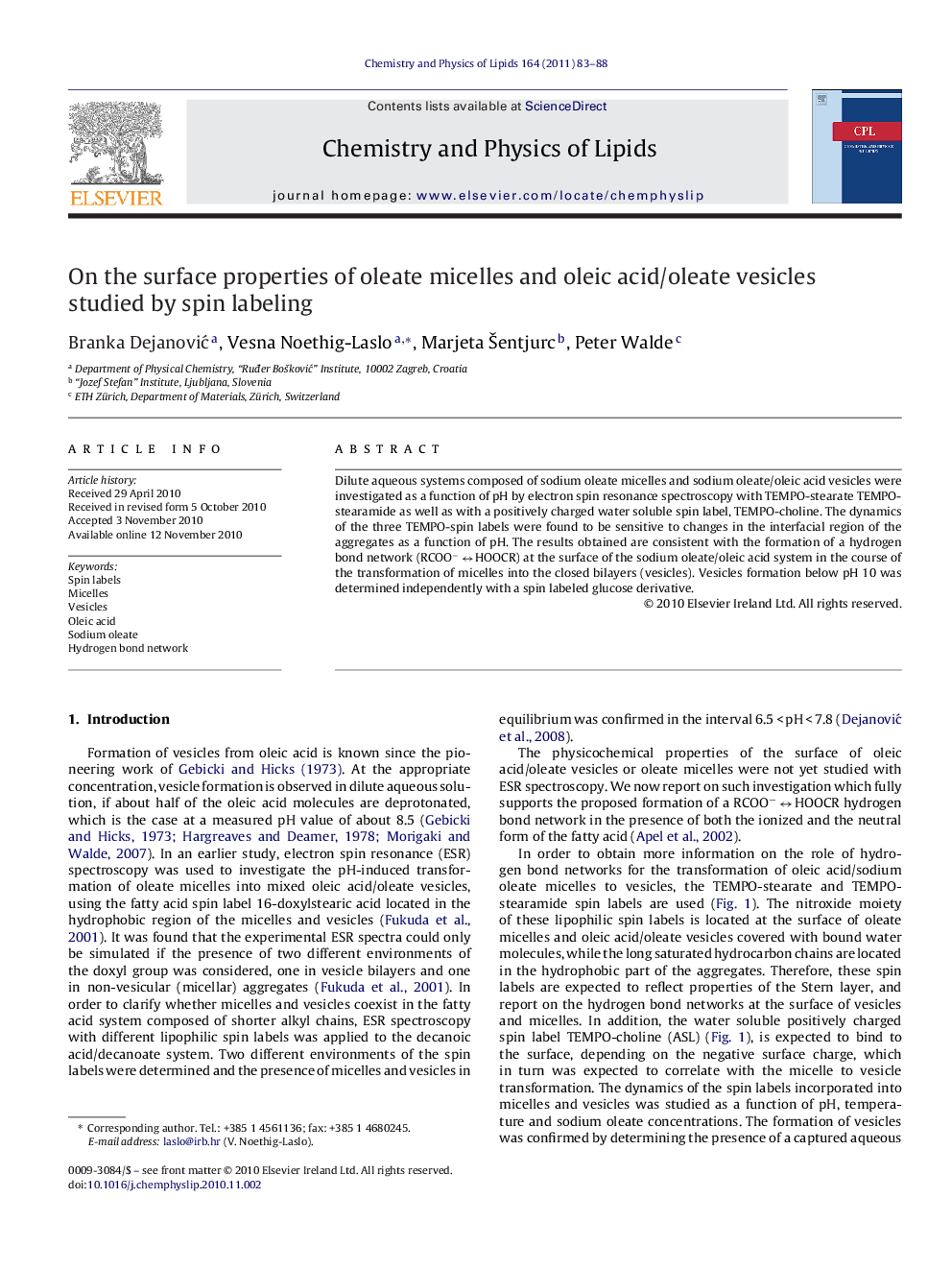 On the surface properties of oleate micelles and oleic acid/oleate vesicles studied by spin labeling