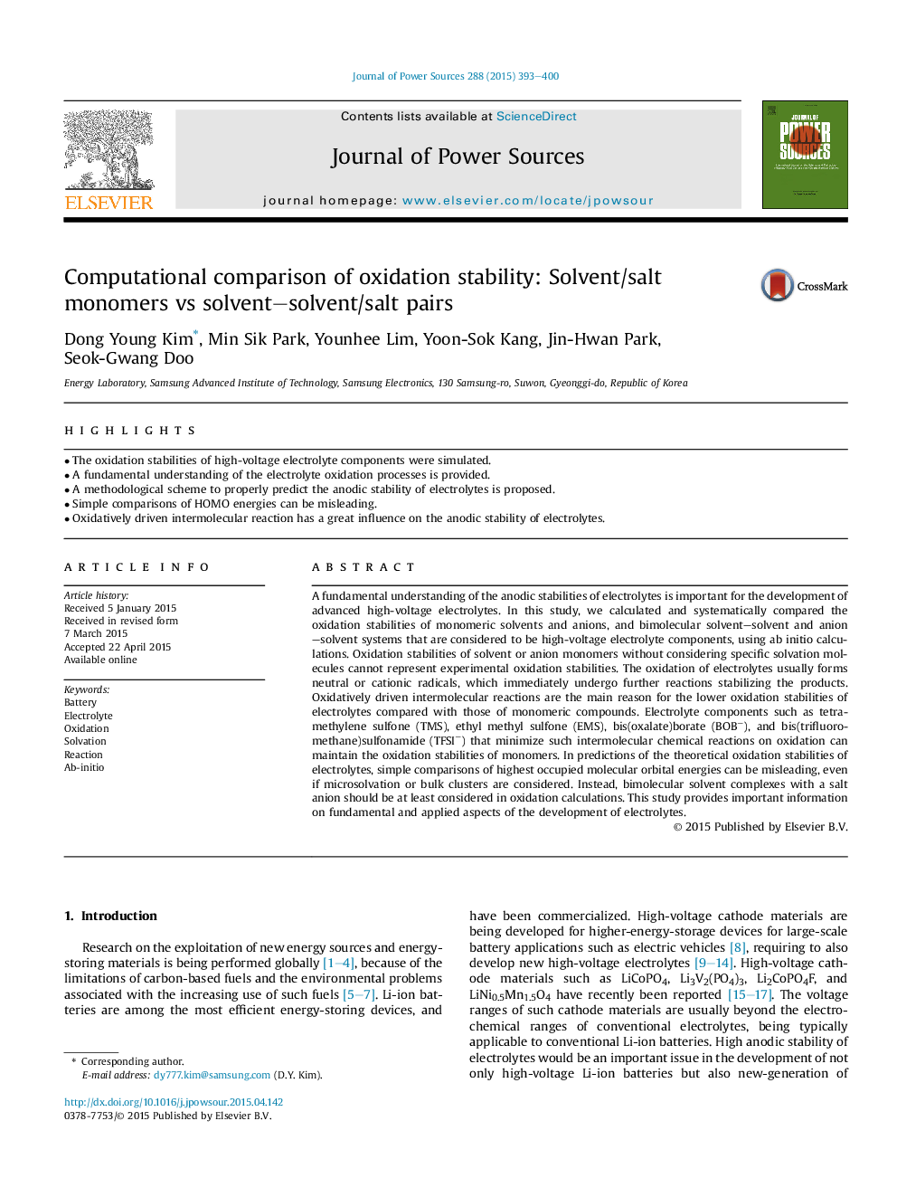 Computational comparison of oxidation stability: Solvent/salt monomers vs solvent-solvent/salt pairs