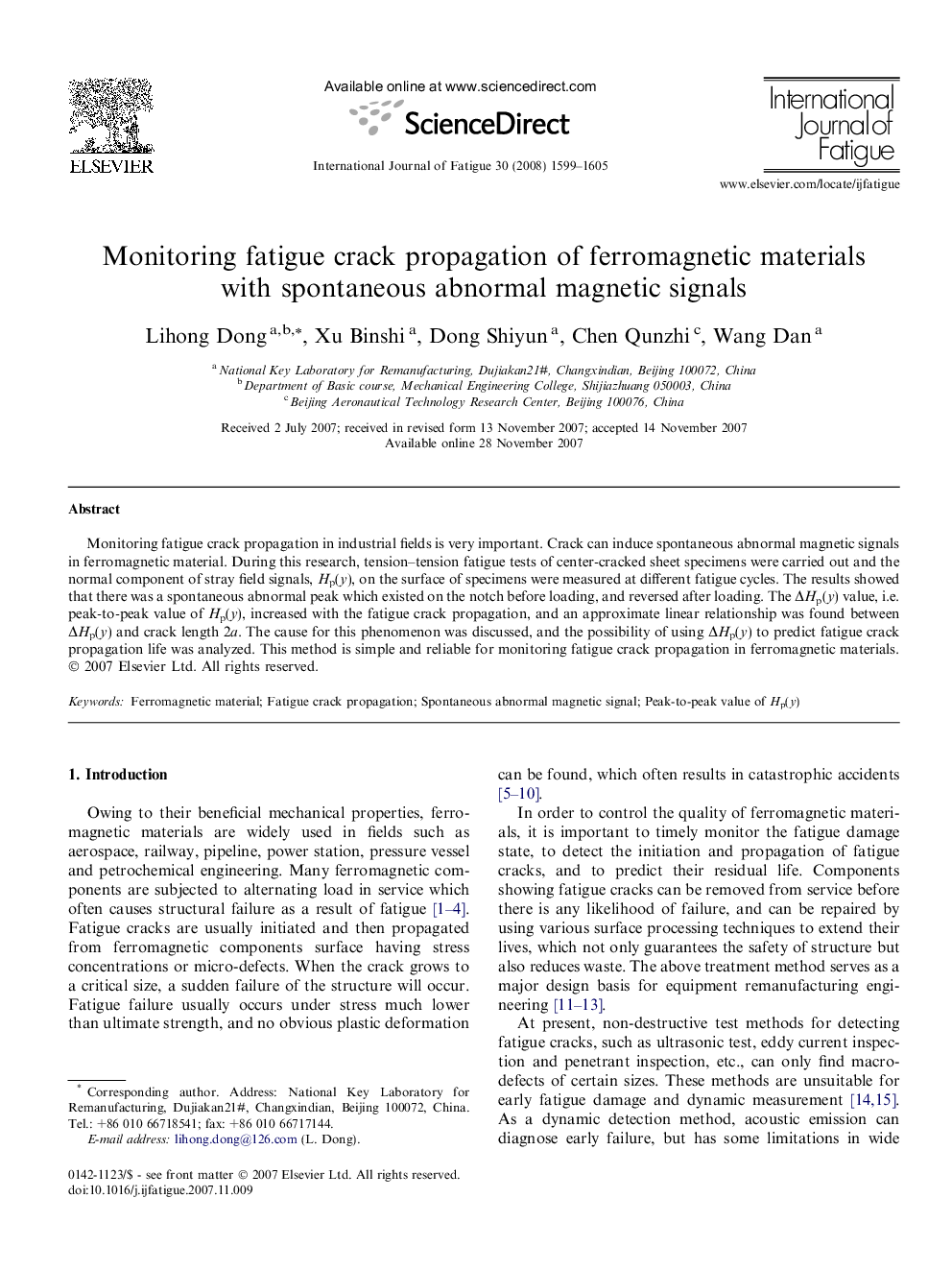 Monitoring fatigue crack propagation of ferromagnetic materials with spontaneous abnormal magnetic signals