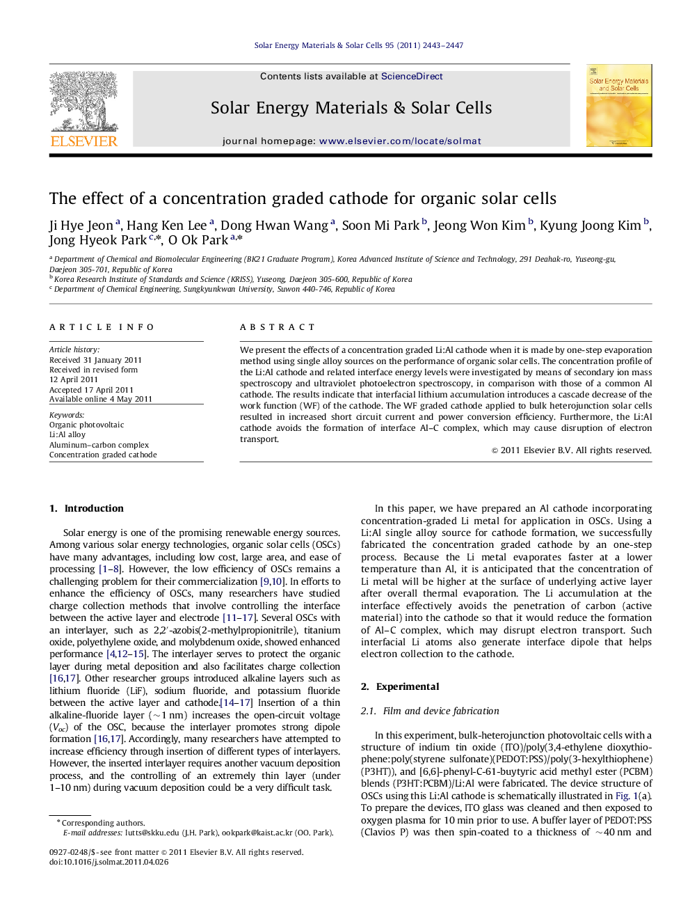 The effect of a concentration graded cathode for organic solar cells