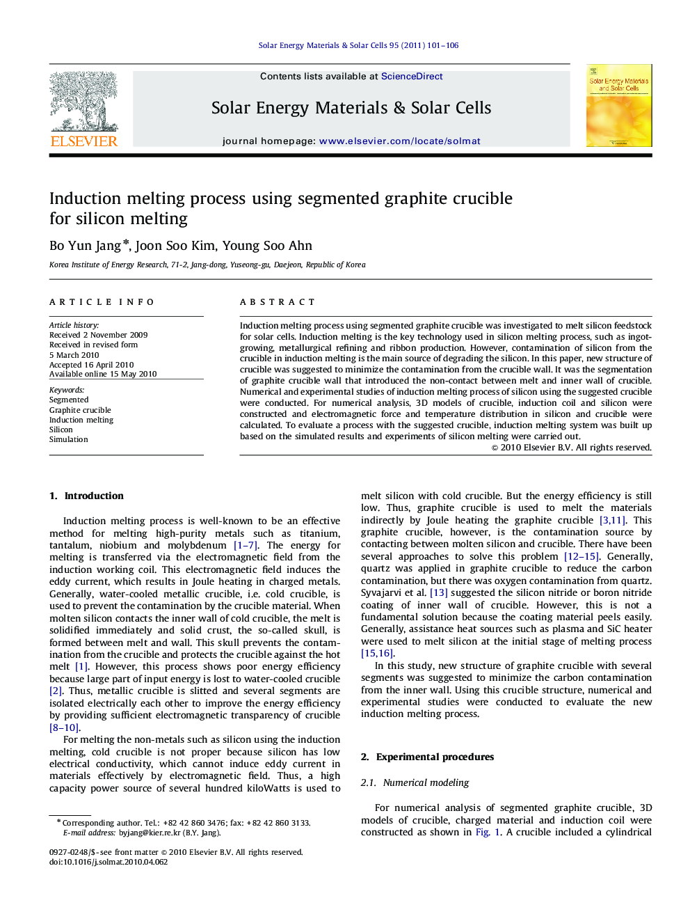 Induction melting process using segmented graphite crucible for silicon melting