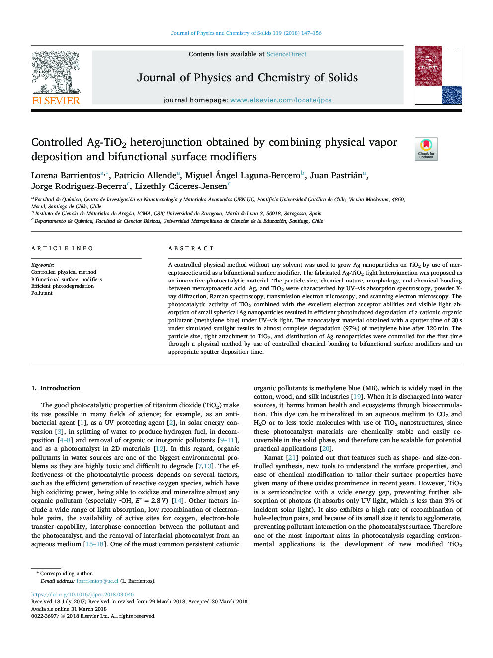 Controlled Ag-TiO2 heterojunction obtained by combining physical vapor deposition and bifunctional surface modifiers