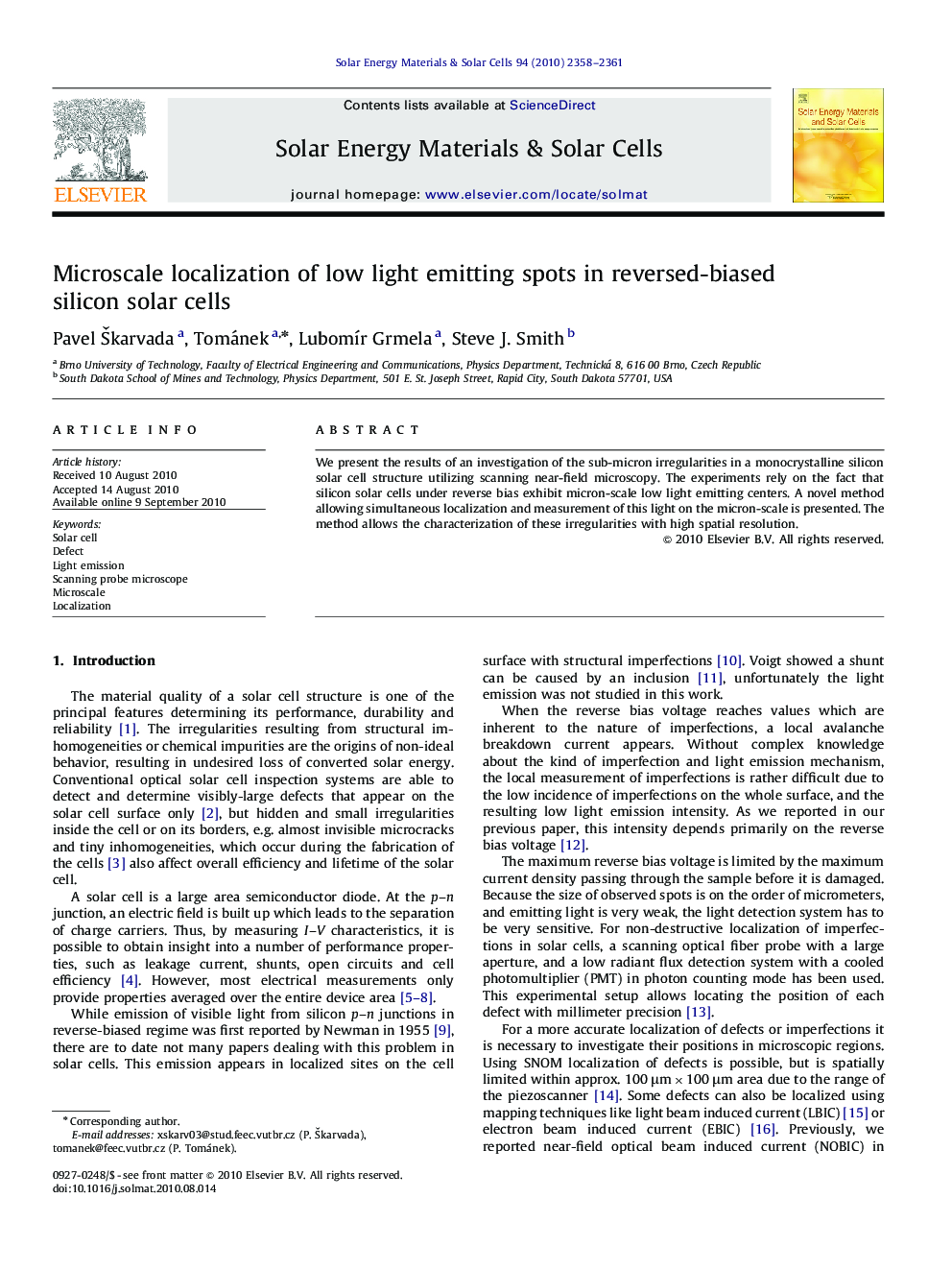 Microscale localization of low light emitting spots in reversed-biased silicon solar cells