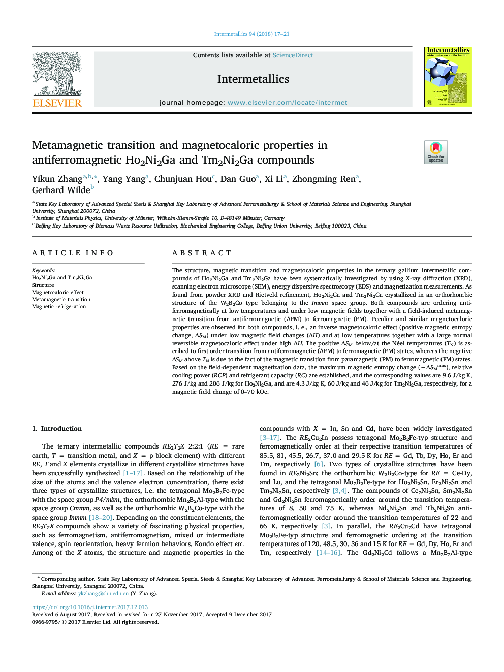 Metamagnetic transition and magnetocaloric properties in antiferromagnetic Ho2Ni2Ga and Tm2Ni2Ga compounds