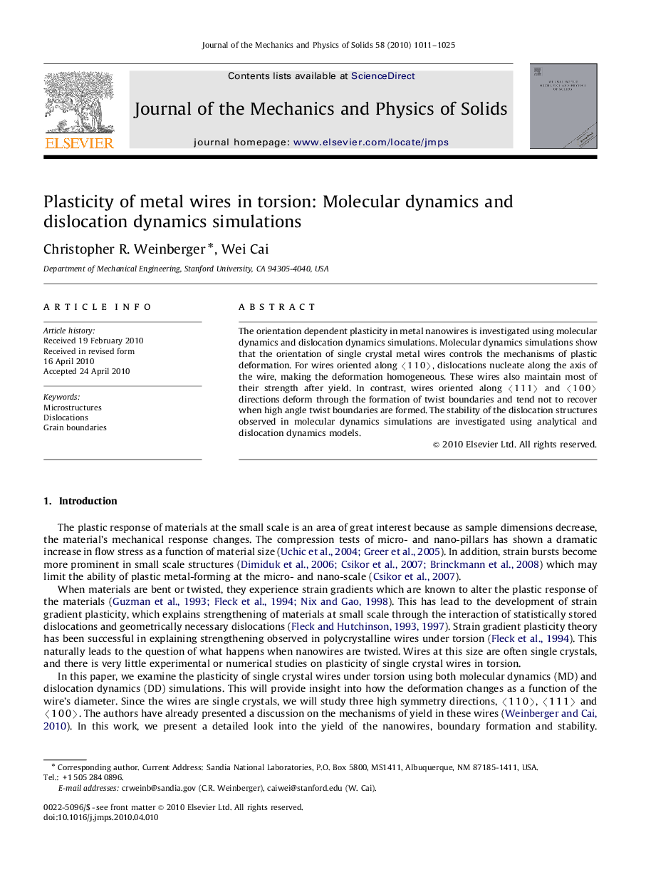 Plasticity of metal wires in torsion: Molecular dynamics and dislocation dynamics simulations