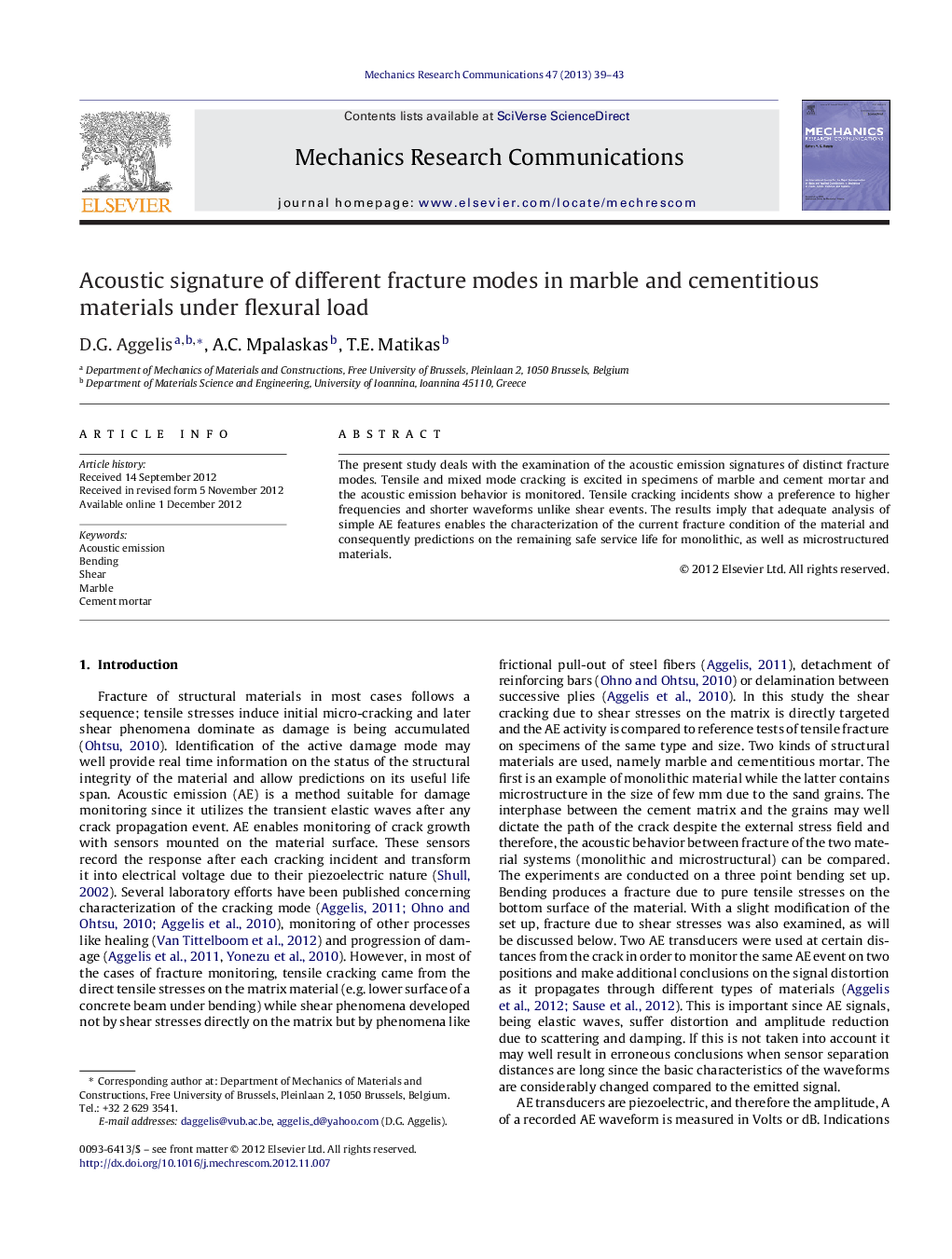 Acoustic signature of different fracture modes in marble and cementitious materials under flexural load